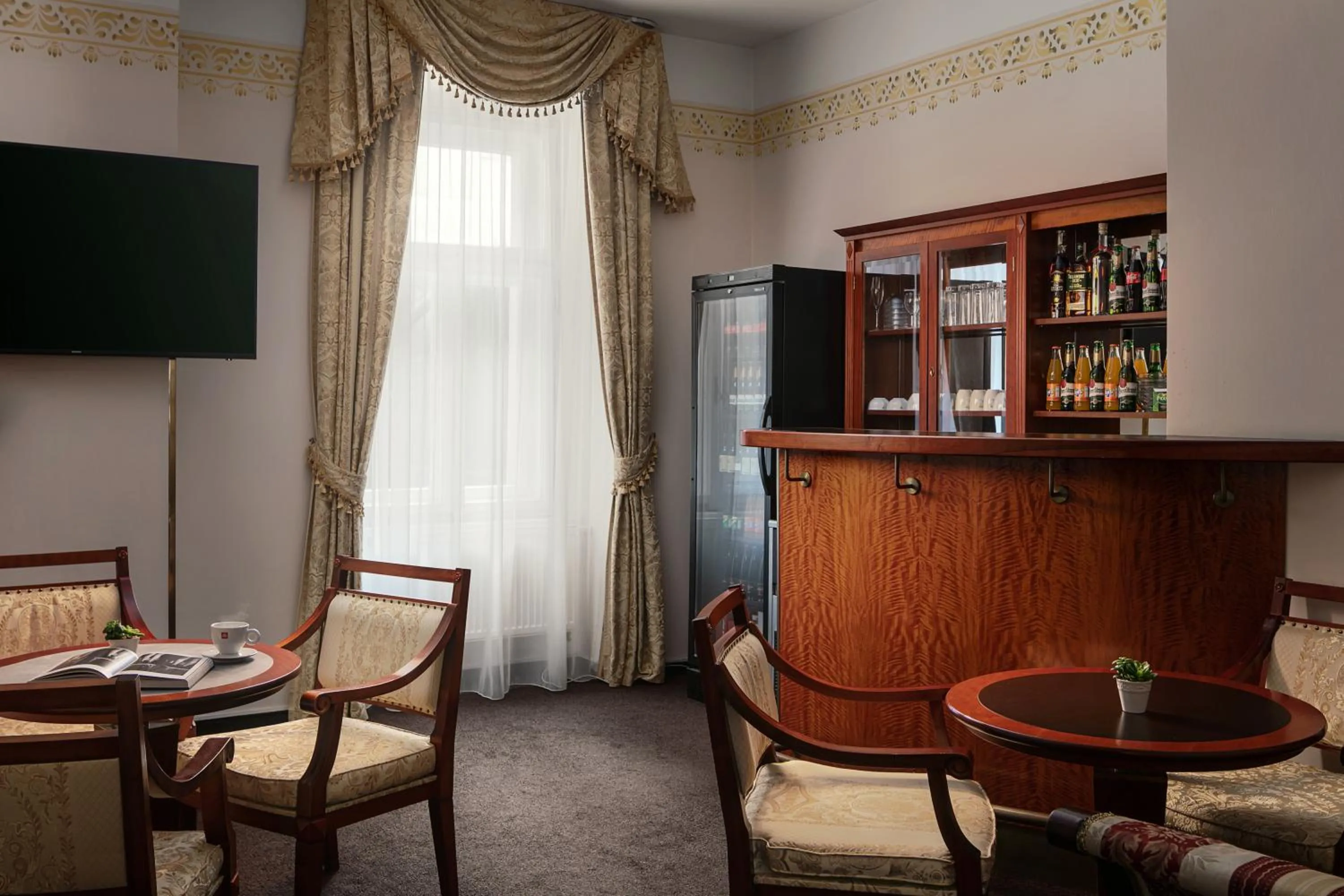 Lounge or bar in Alqush Downtown Hotel