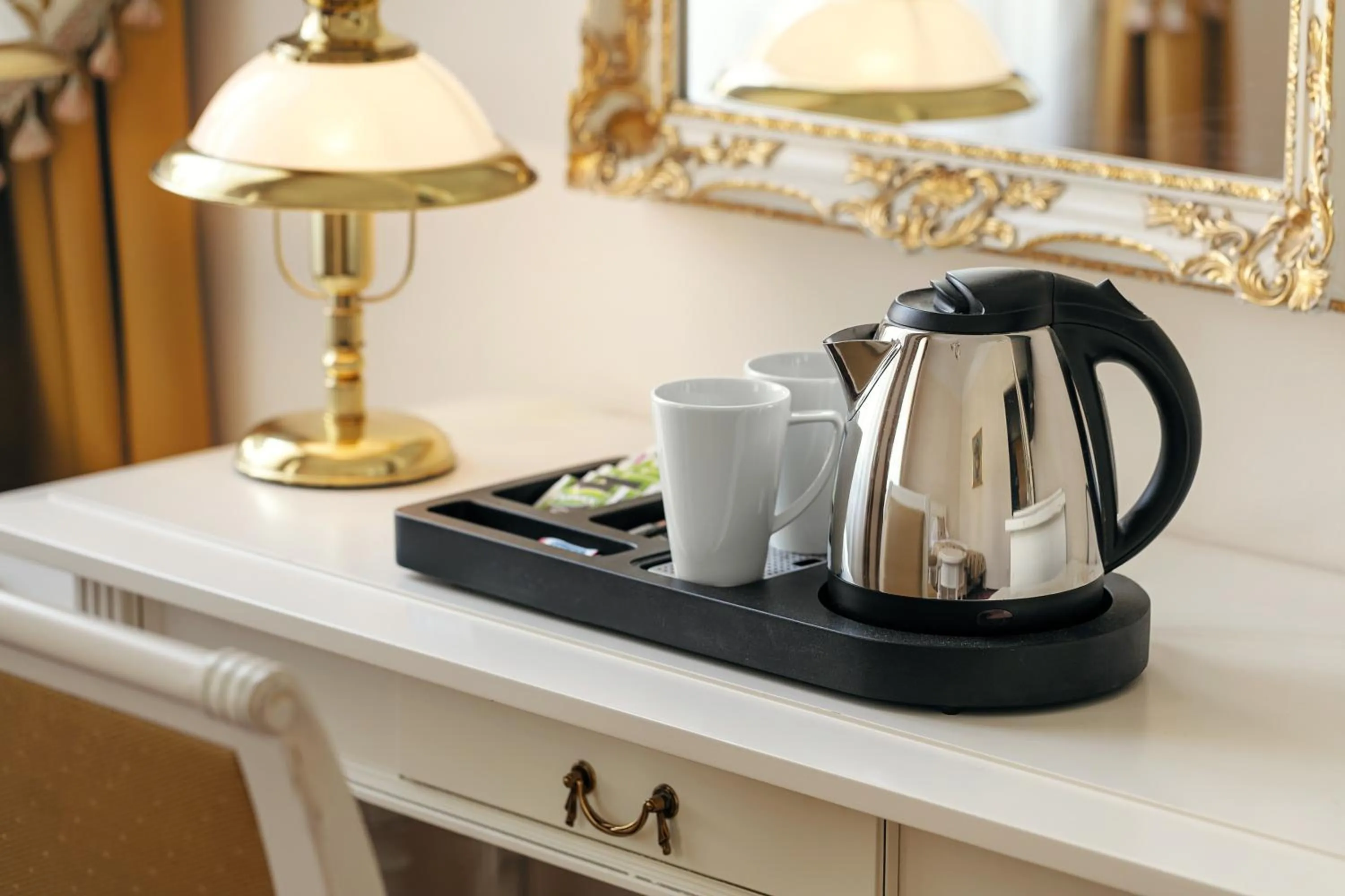 Coffee/tea facilities in Alqush Downtown Hotel