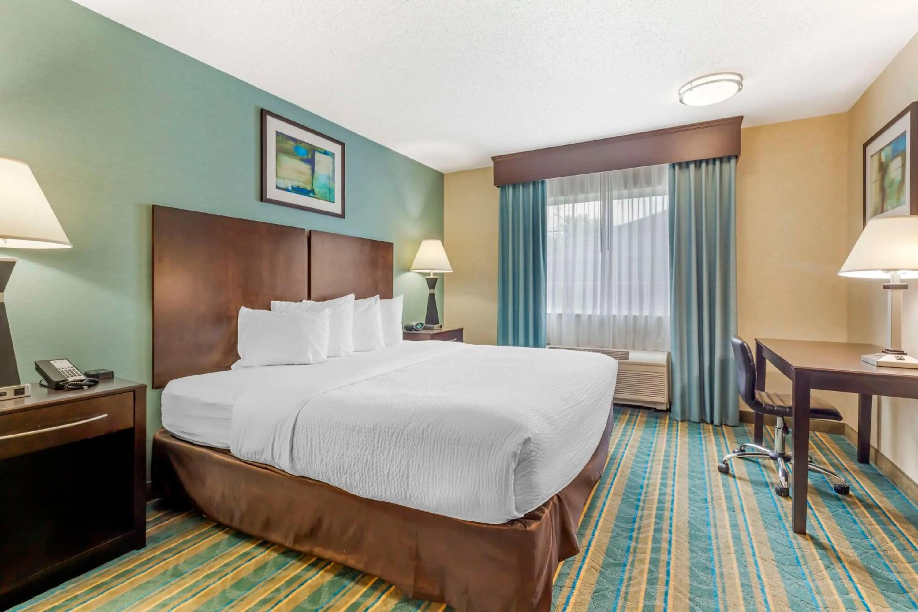 Bedroom, Bed in Best Western Plus Berkshire Hills Inn & Suites