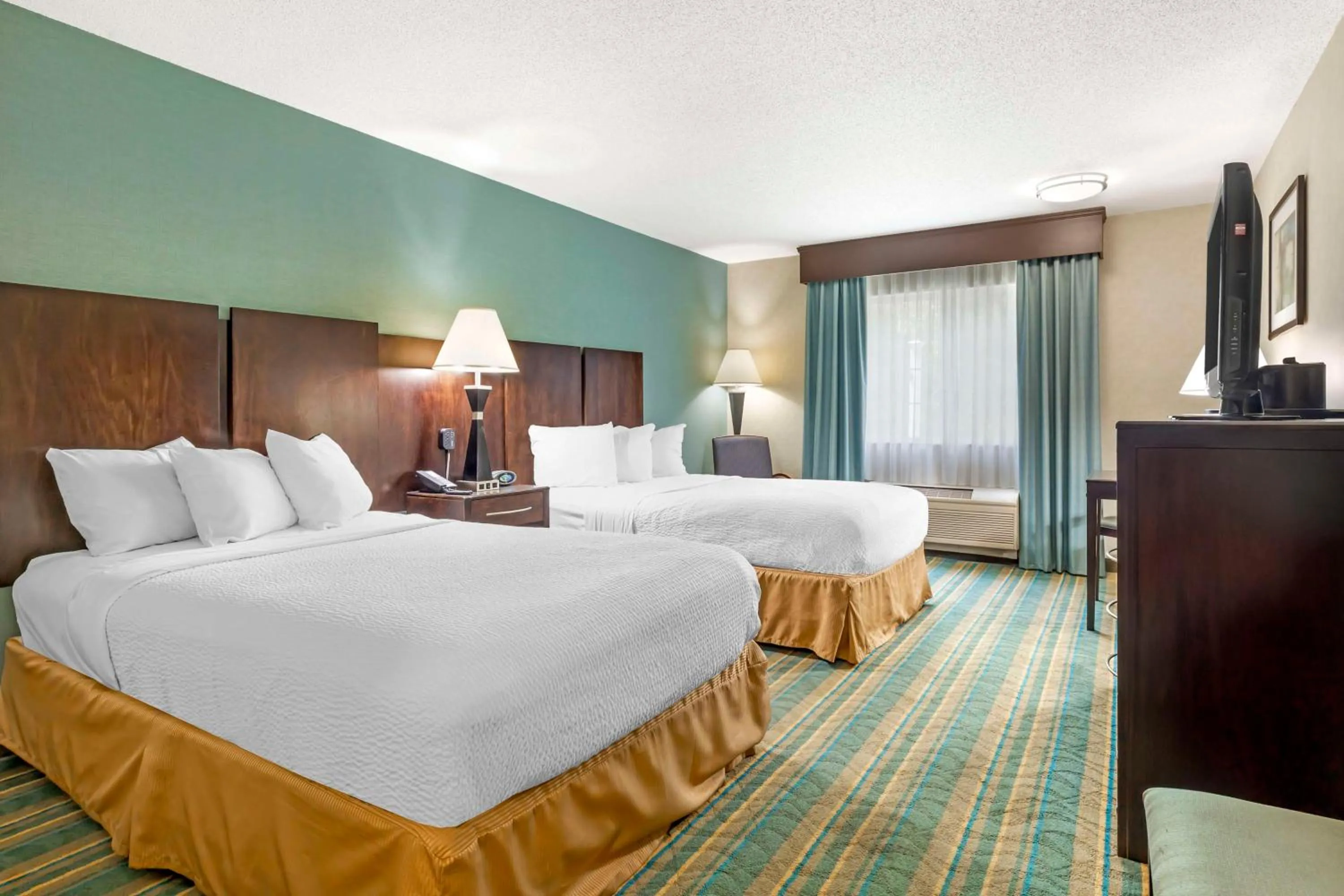 Bedroom, Bed in Best Western Plus Berkshire Hills Inn & Suites