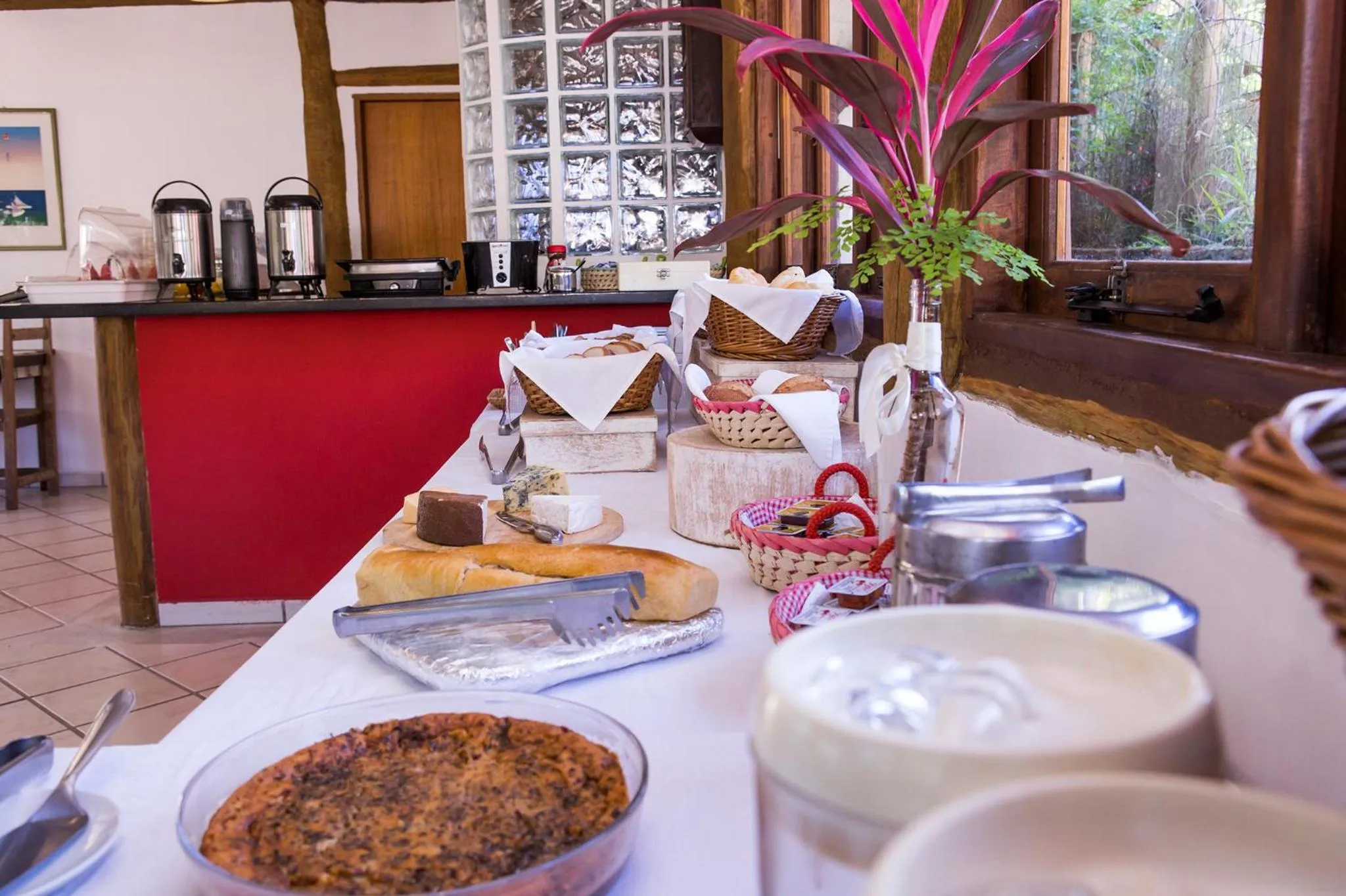 Buffet breakfast in Pousada Refugio da Harmonia