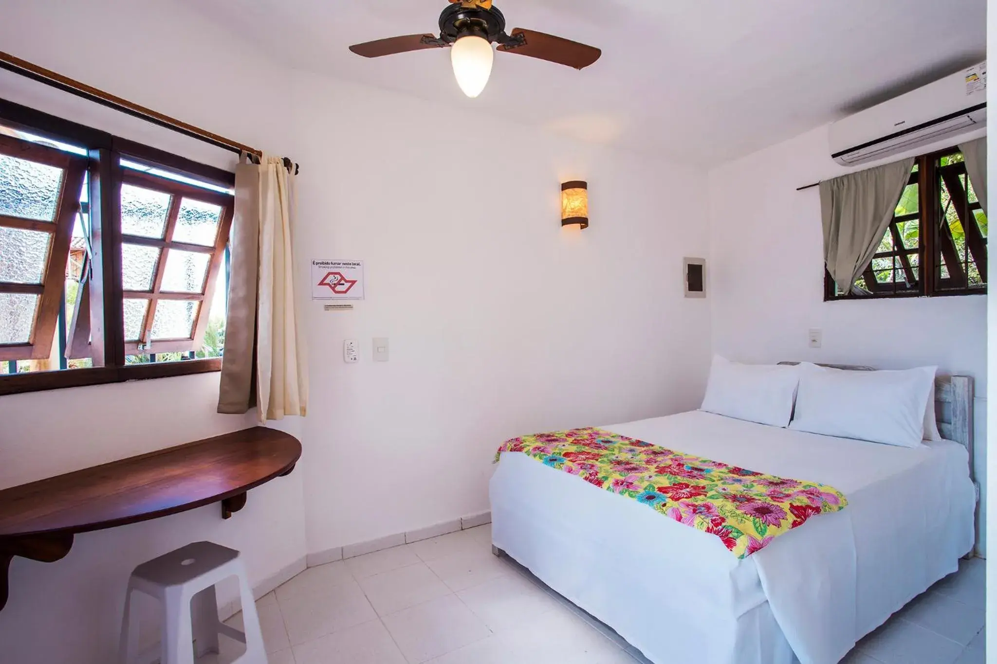 Economy Room Ground Floor (Other Side of Street) in Pousada Refugio da Harmonia Economy Room Ground Floor (Other Side of Street) in Pousada Refugio da Harmonia