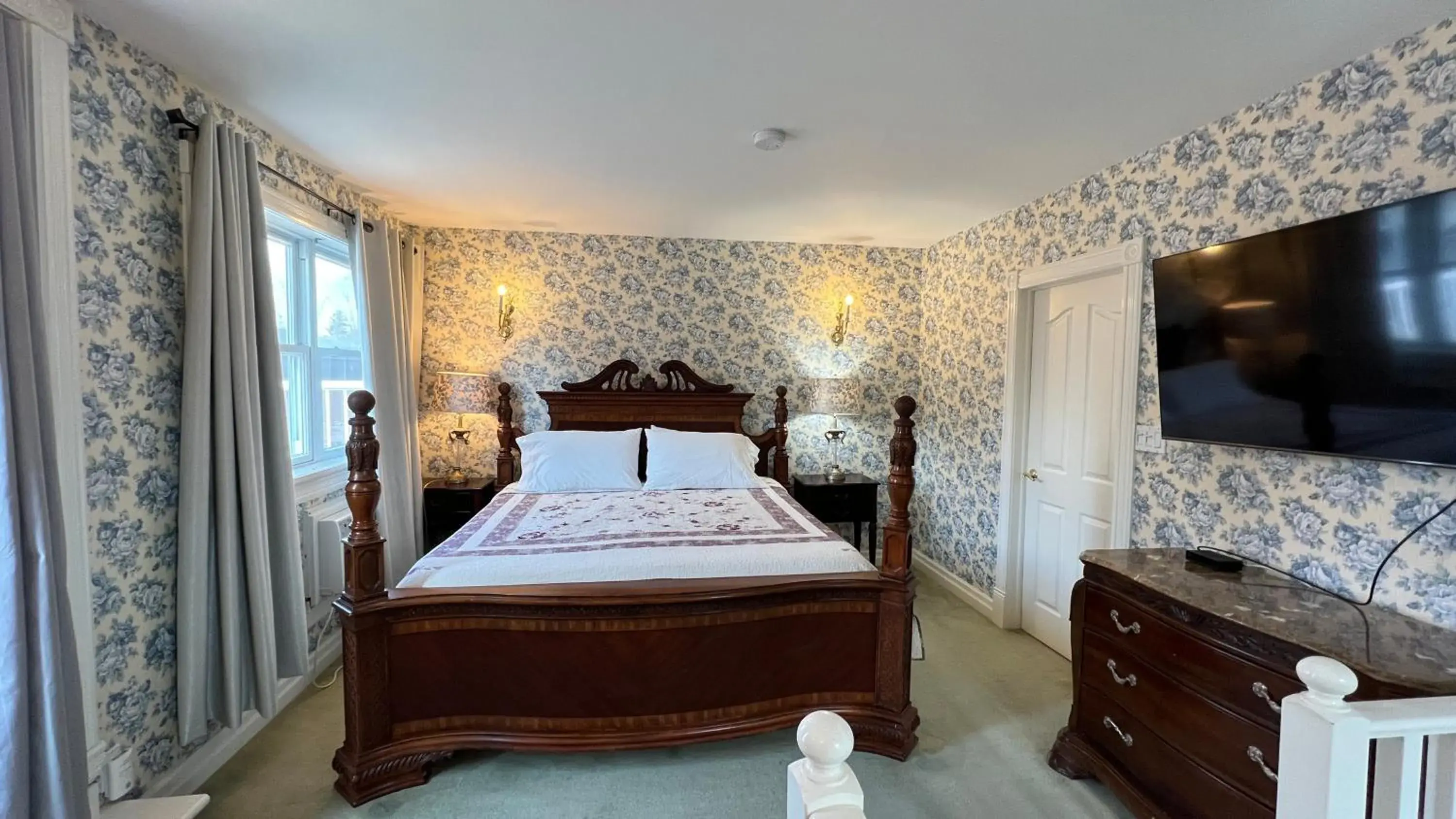 King Room with Balcony in Bedham Hall B&B King Room with Balcony in Bedham Hall B&B
