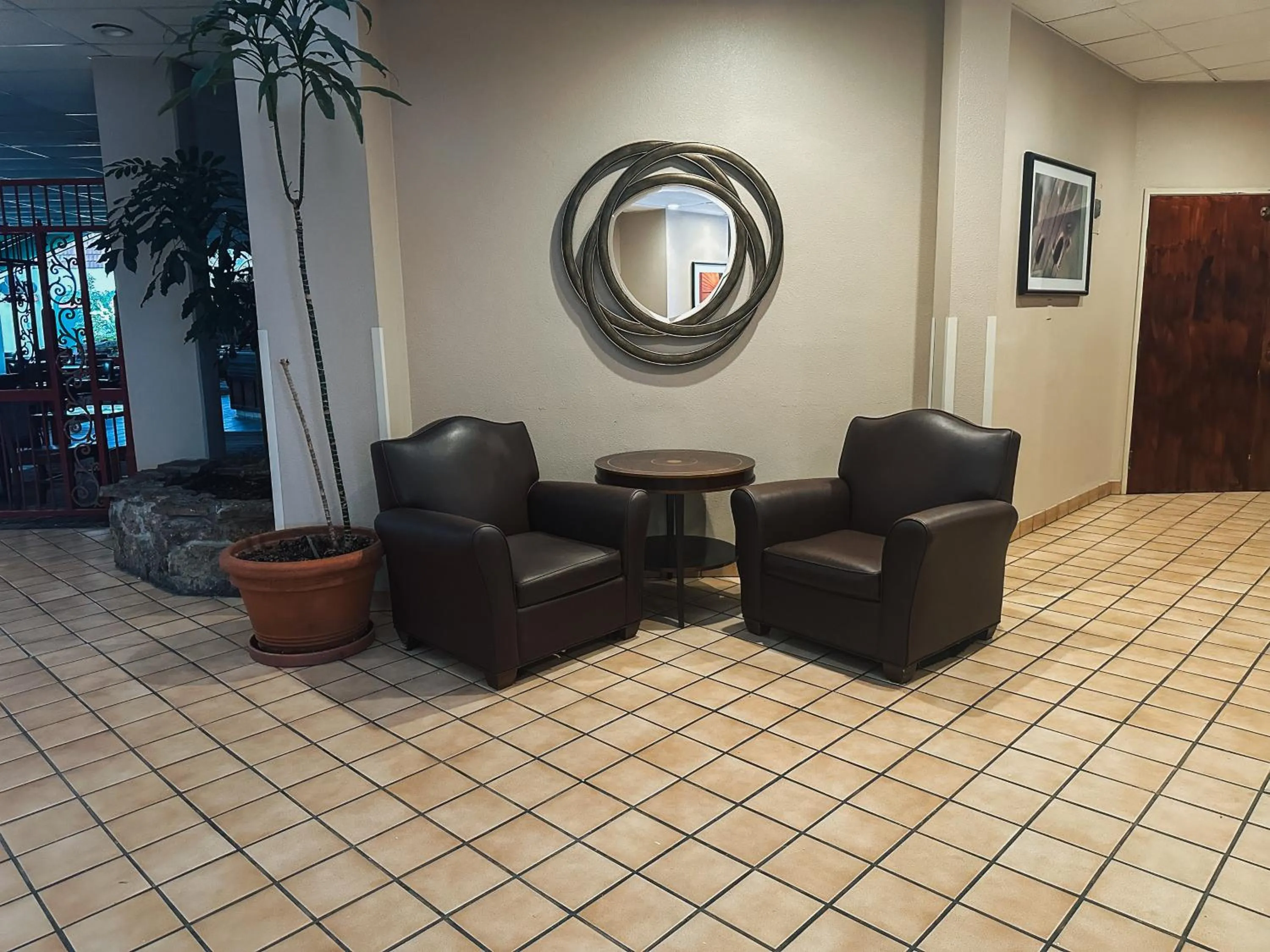 Seating area in Clarion Inn
