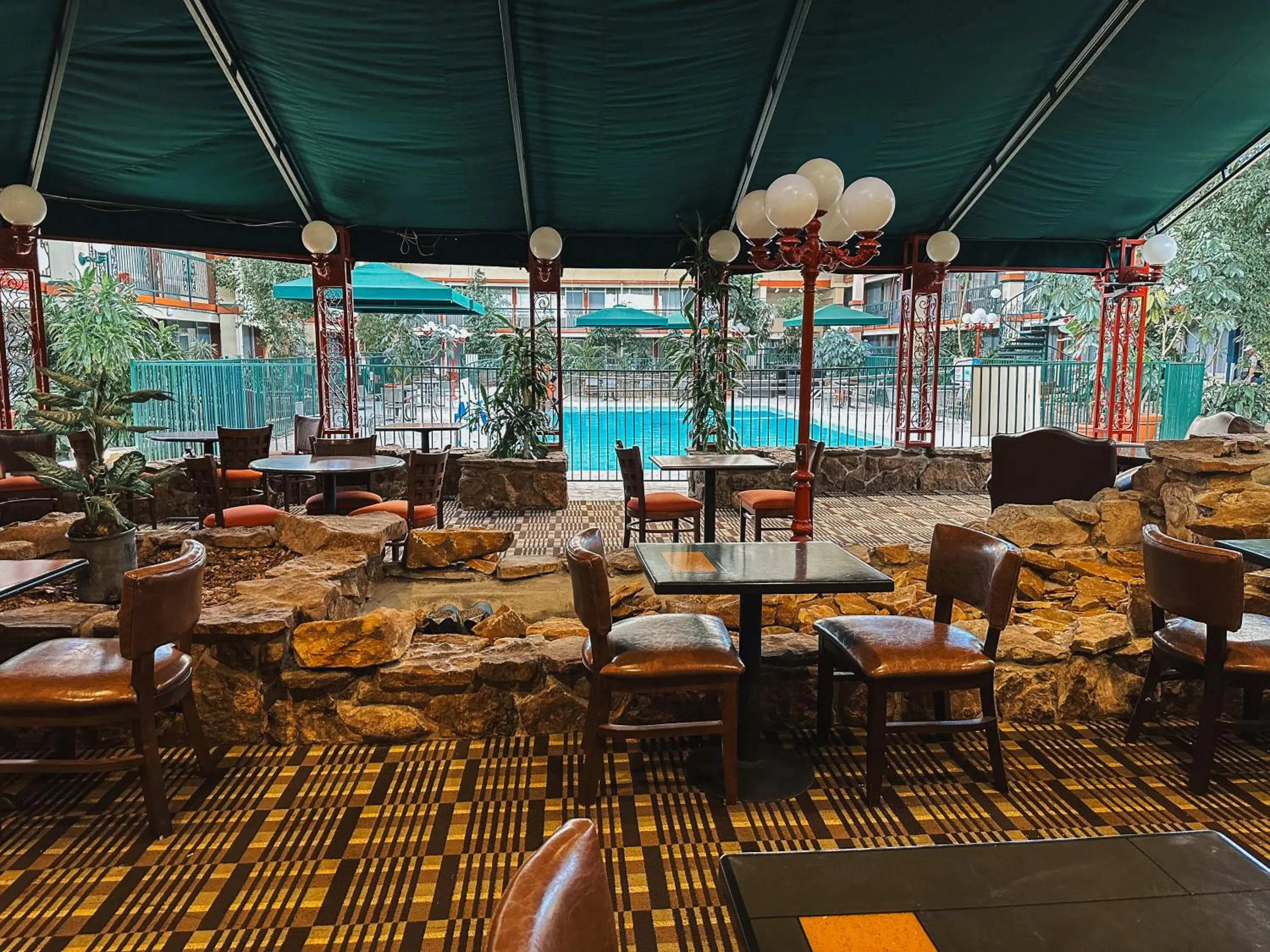 Restaurant/places to eat in Clarion Inn