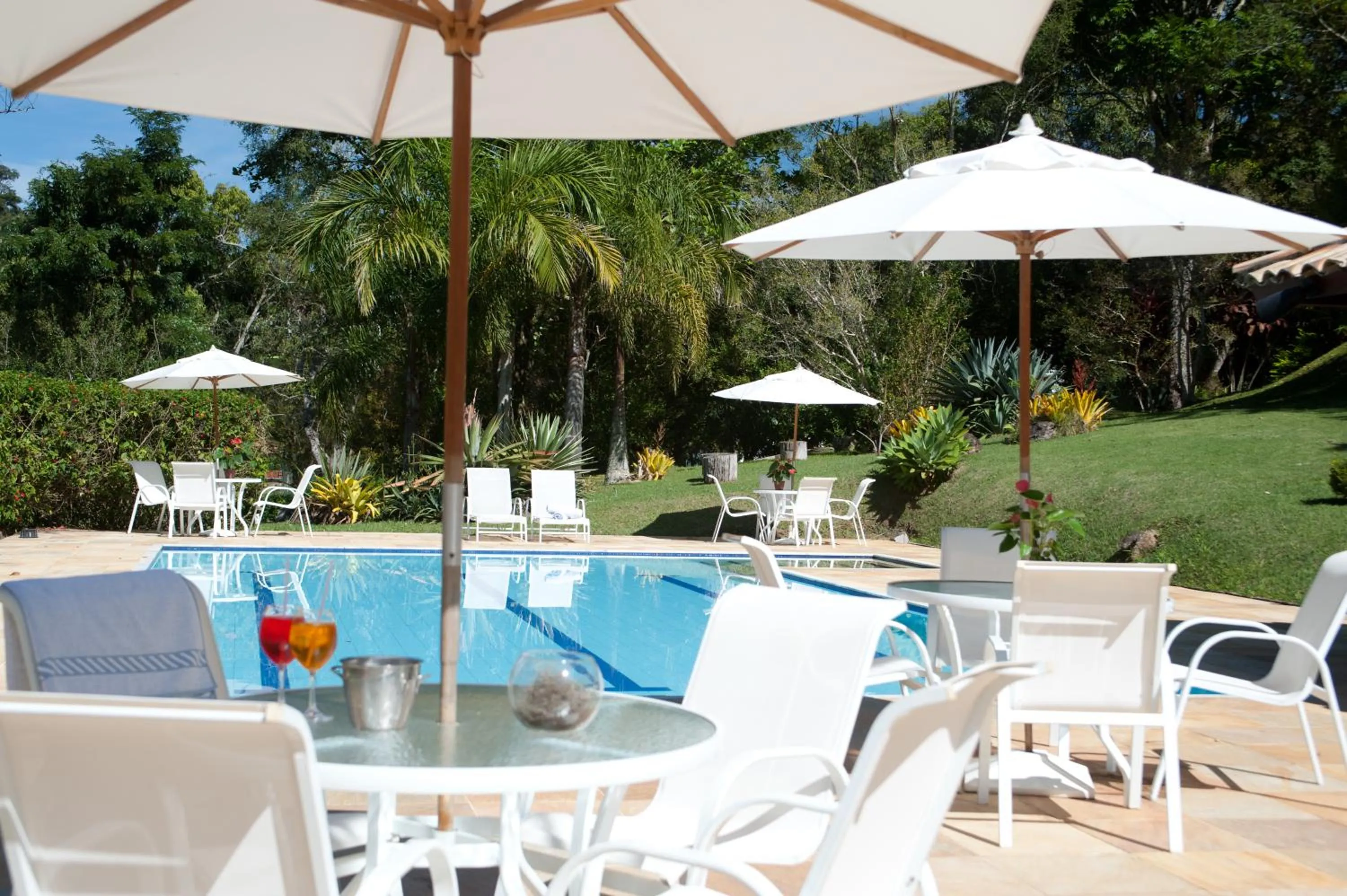 Swimming pool in Pousada Les Roches