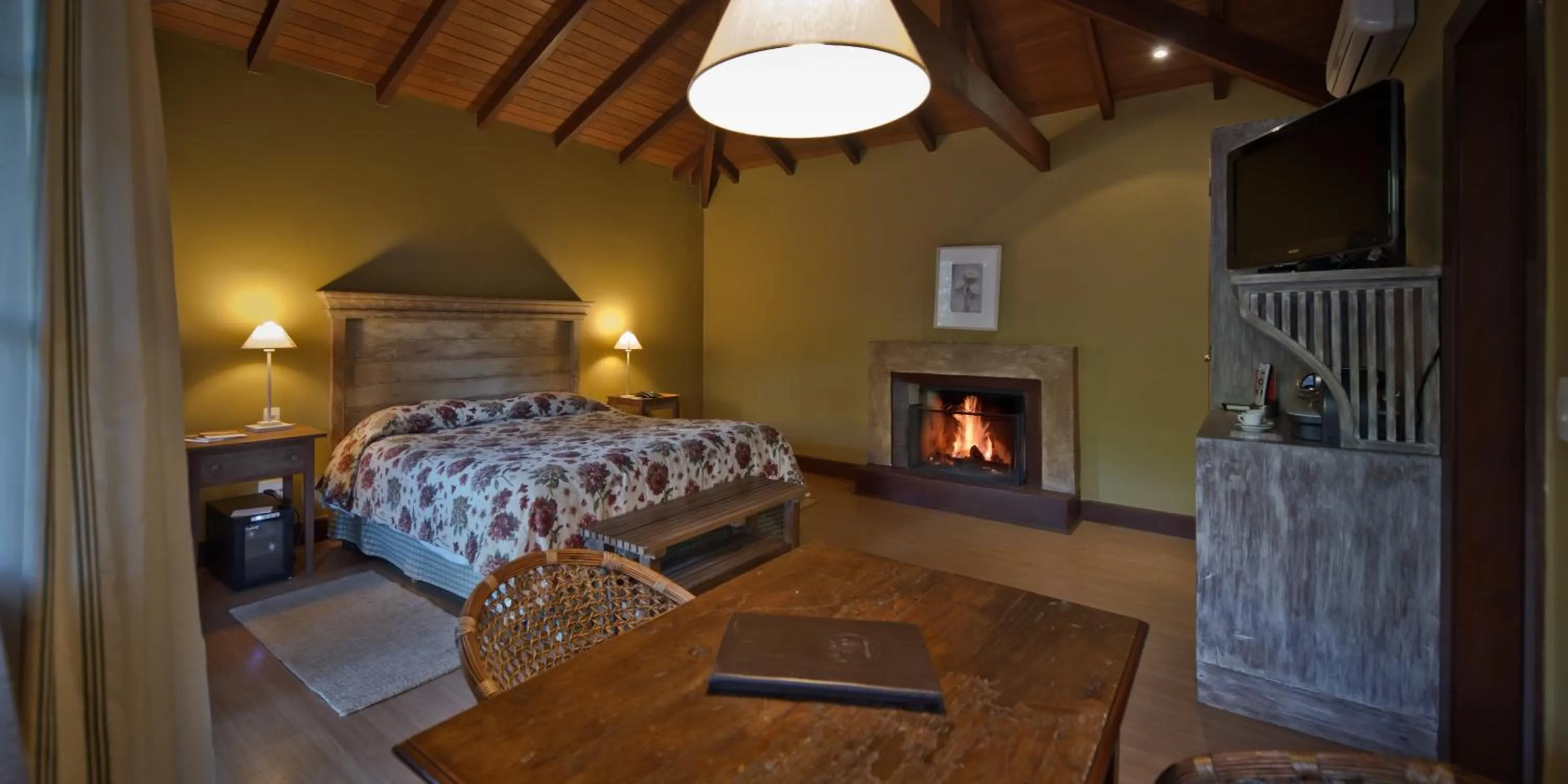 Photo of the whole room, Bed in Pousada Les Roches