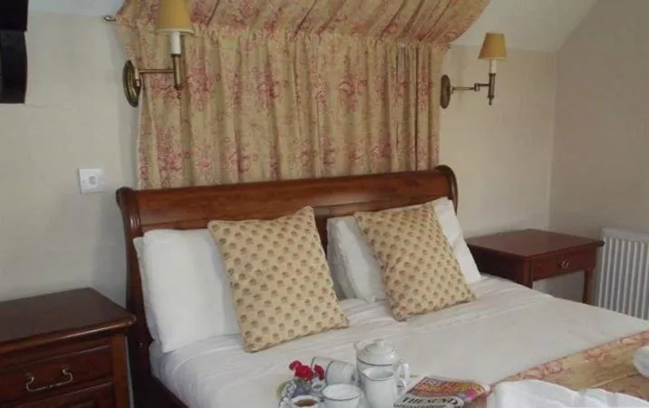 Bed in Meath Arms Country Inn