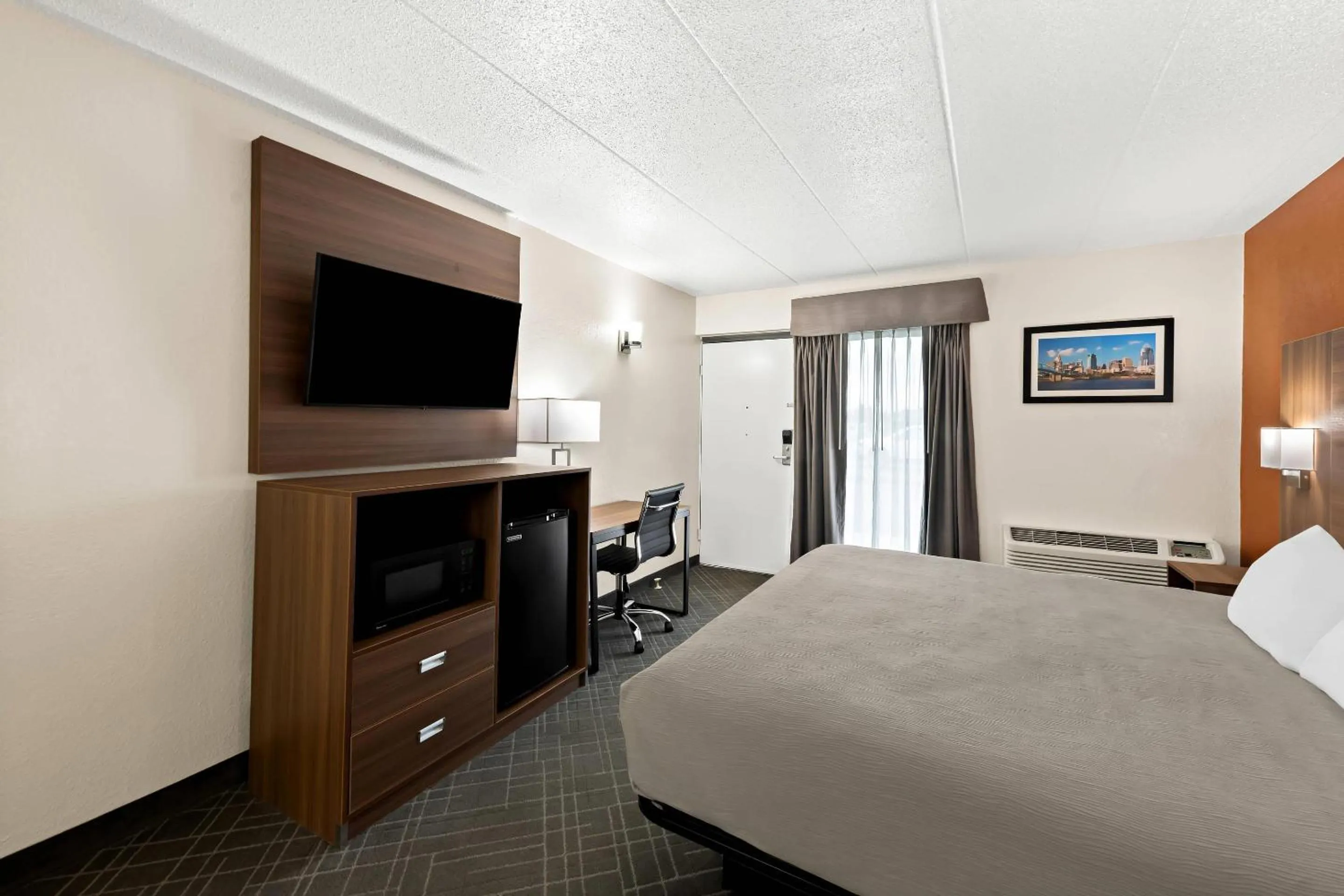 TV and multimedia, Bed in Quality Inn Mason Near Kings Island