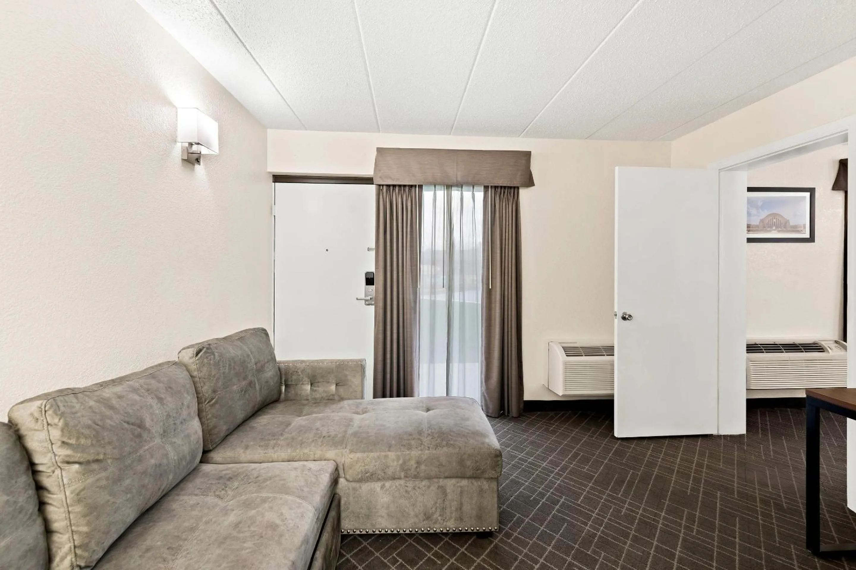 Living room in Quality Inn Mason Near Kings Island