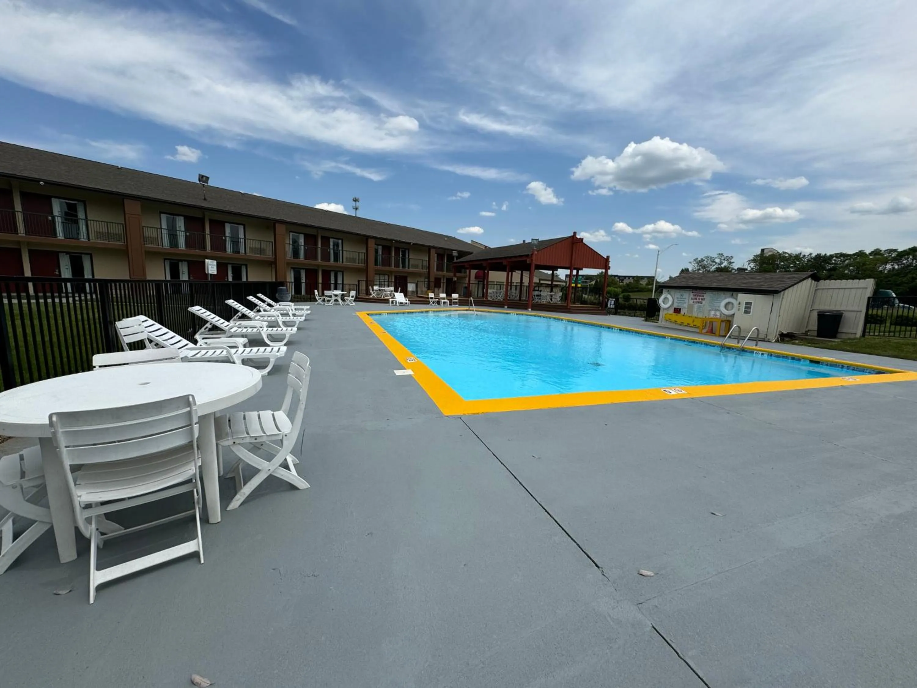 Swimming pool in Quality Inn Mason Near Kings Island