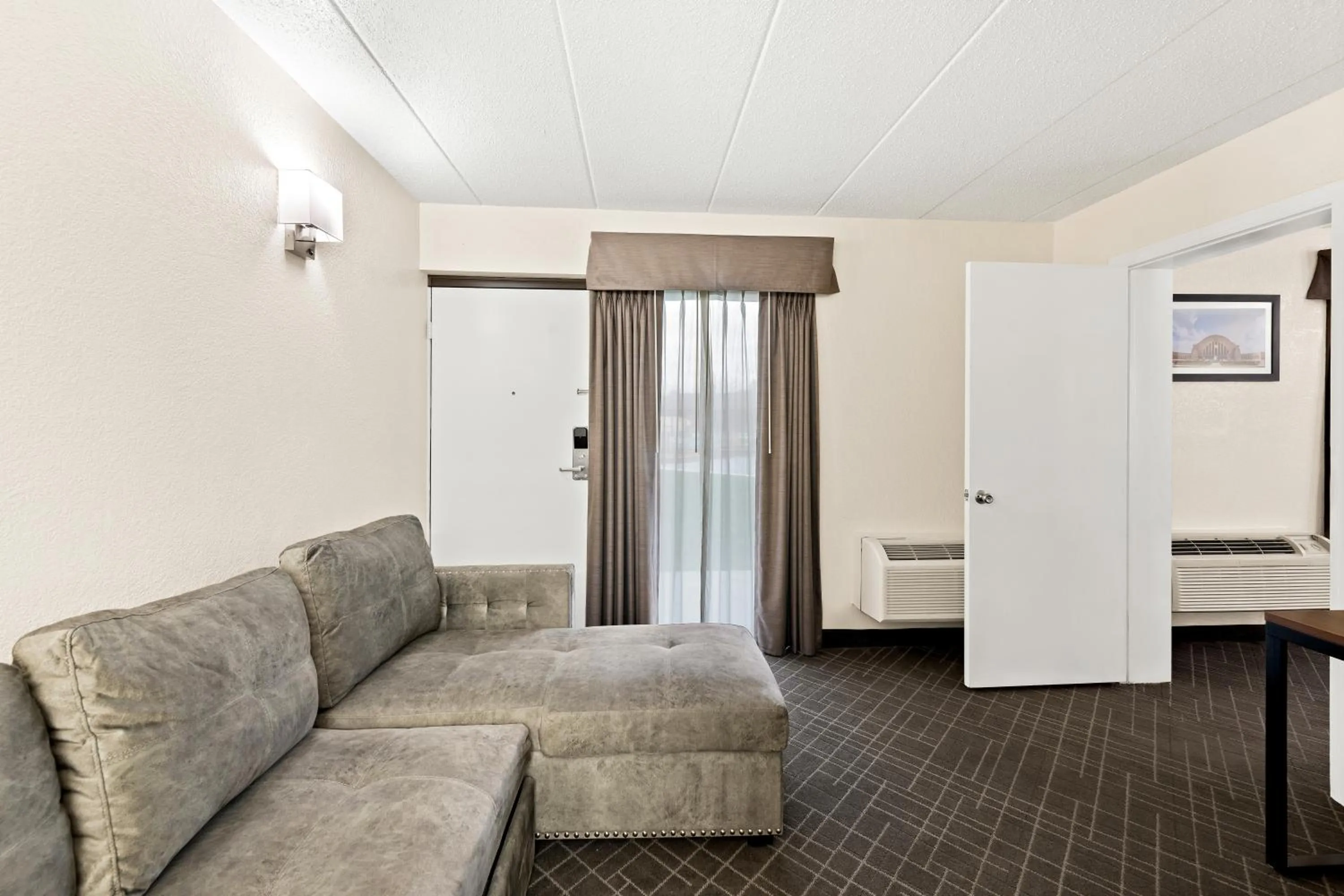 Living room in Quality Inn Mason Near Kings Island