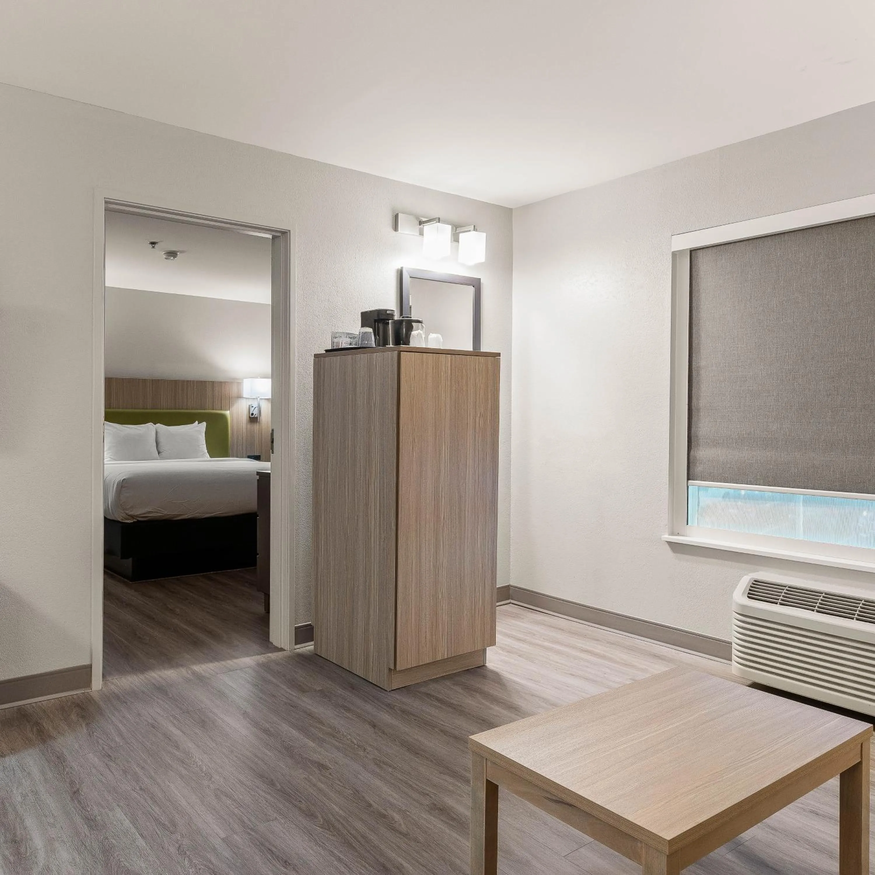 Bed in Country Inn & Suites by Radisson, Asheville - Outlet Mall