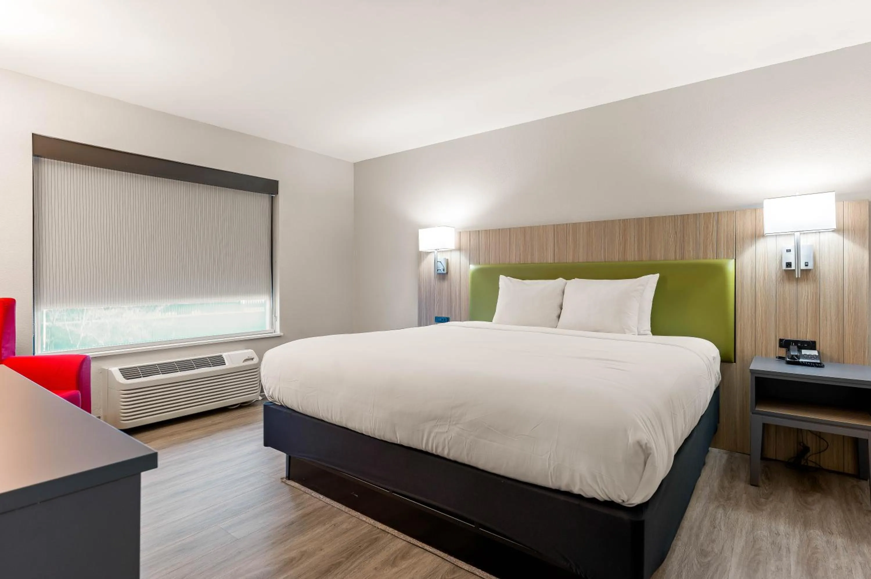 Bed in Country Inn & Suites by Radisson, Asheville - Outlet Mall