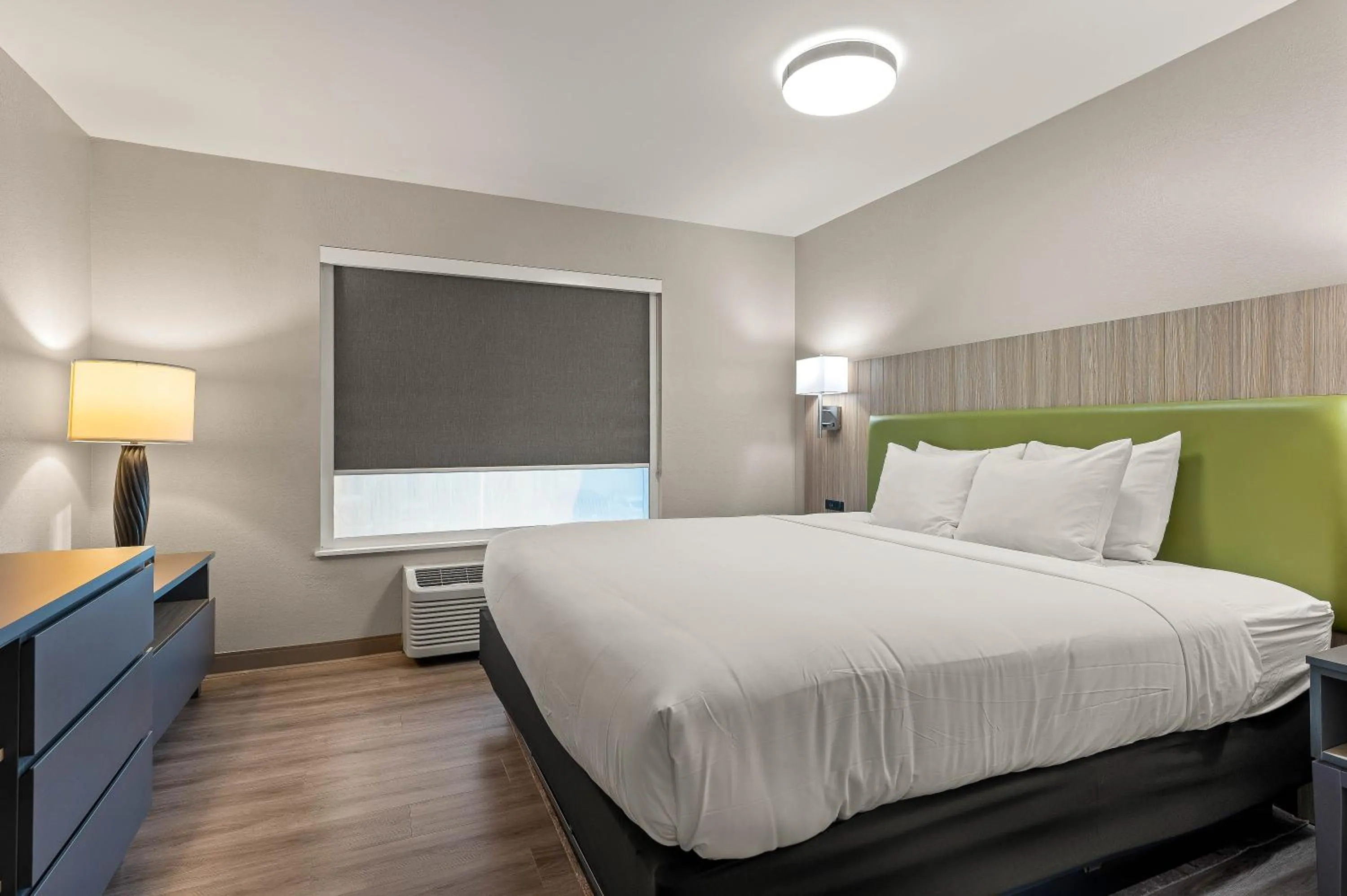 Bed in Country Inn & Suites by Radisson, Asheville - Outlet Mall