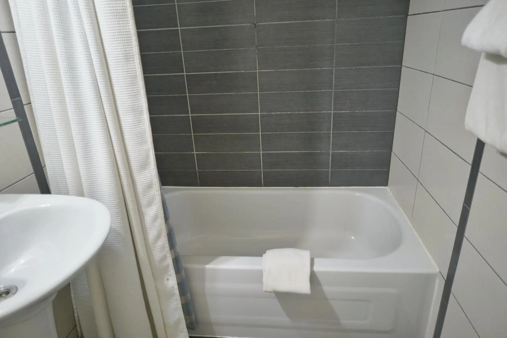 Bathroom in Hotel Le Mirage