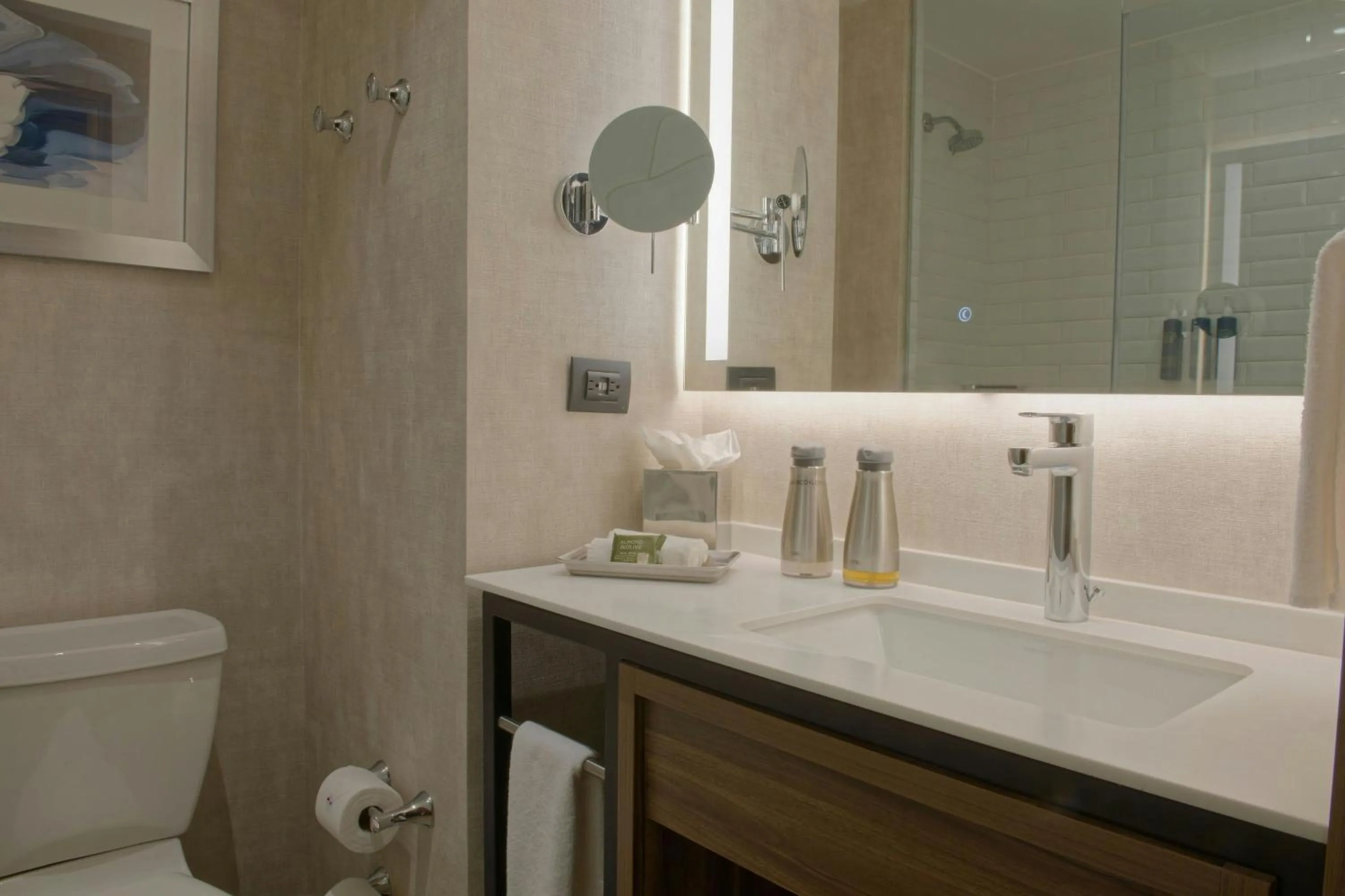 Bathroom in Four Points by Sheraton Distrito Uno Chihuahua