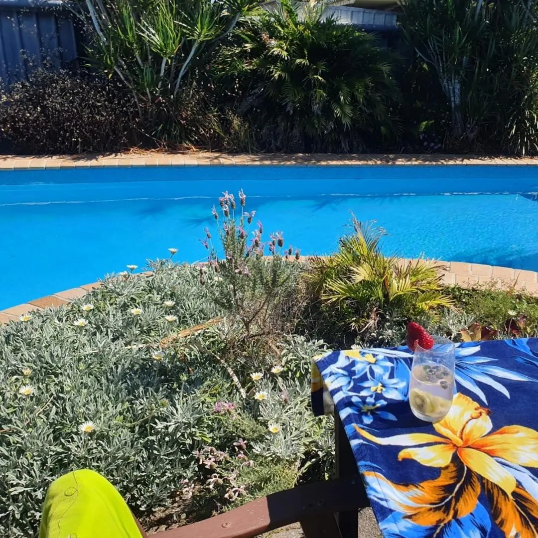 Swimming pool in Avlon Gardens Motel