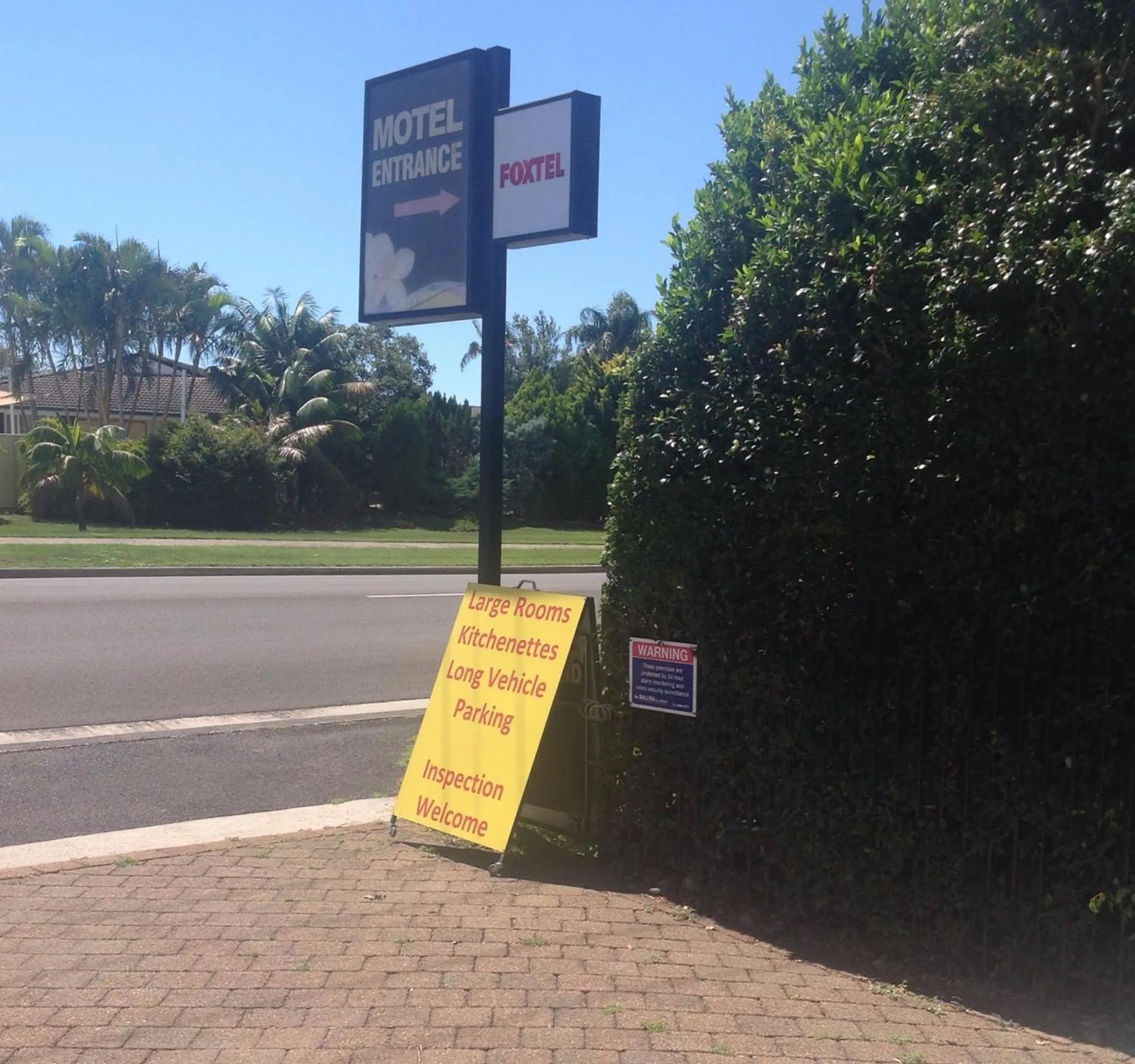 Property building in Avlon Gardens Motel