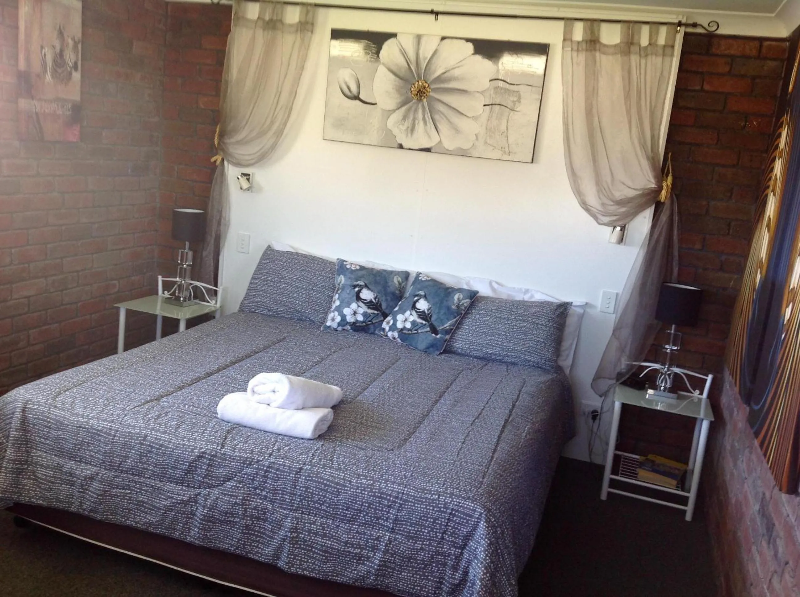 Bed in Avlon Gardens Motel