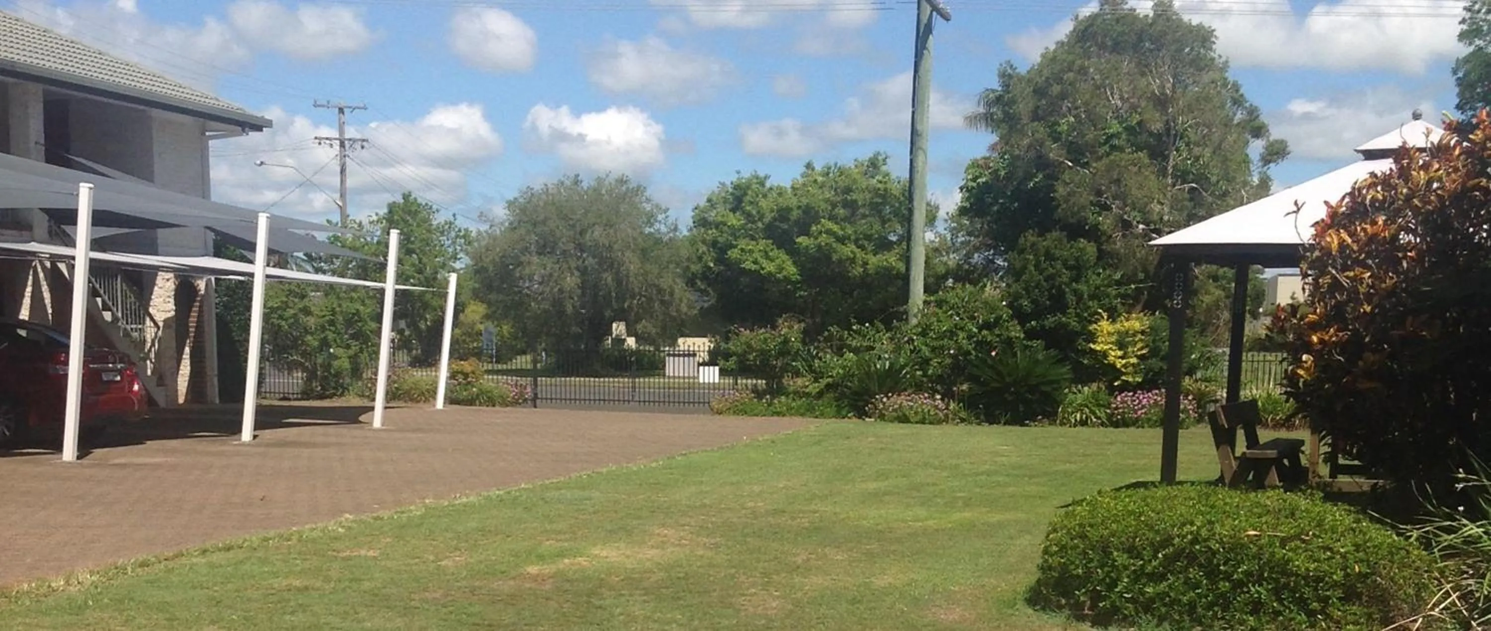 BBQ facilities in Avlon Gardens Motel
