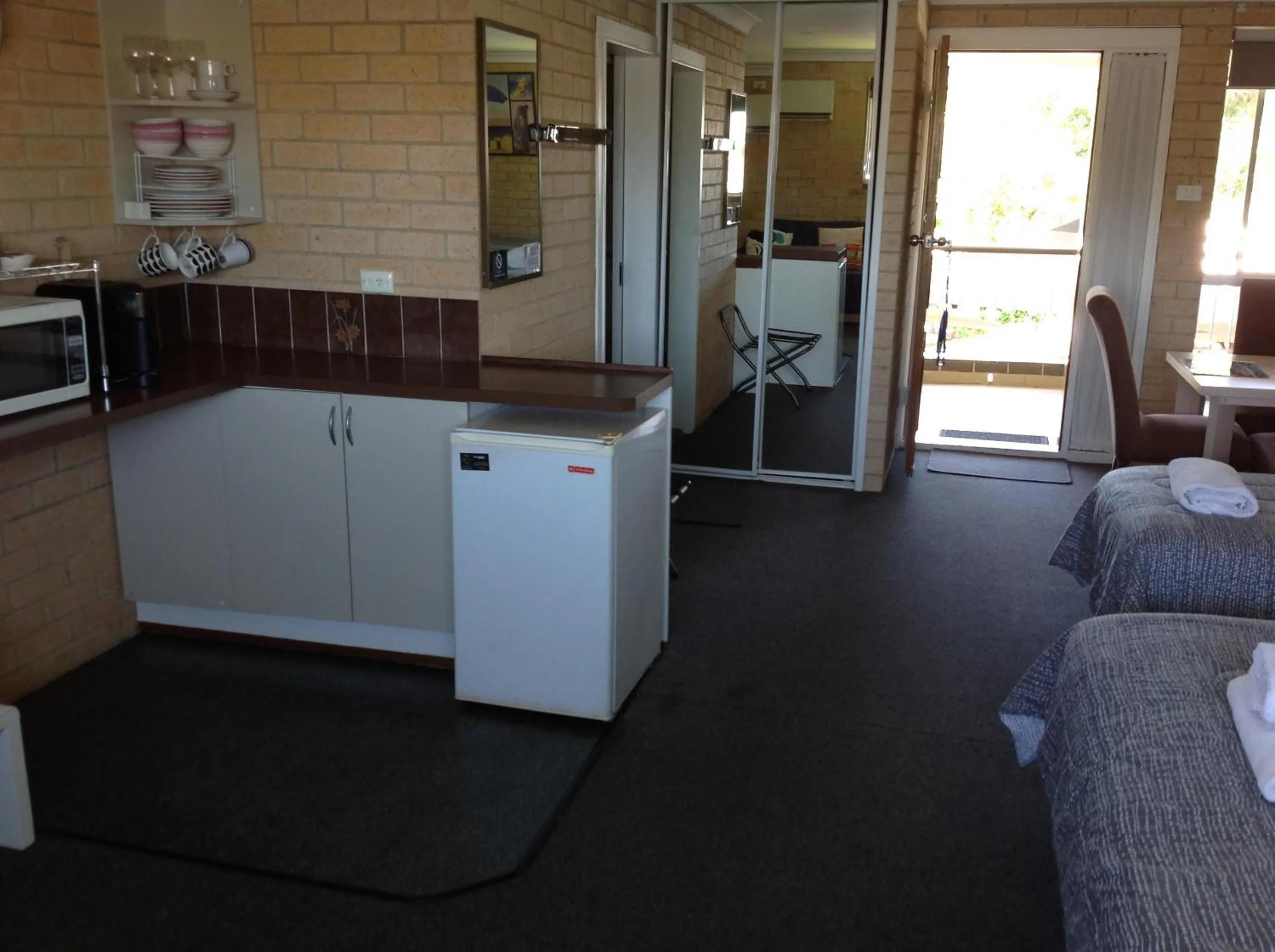 Kitchen or kitchenette in Avlon Gardens Motel