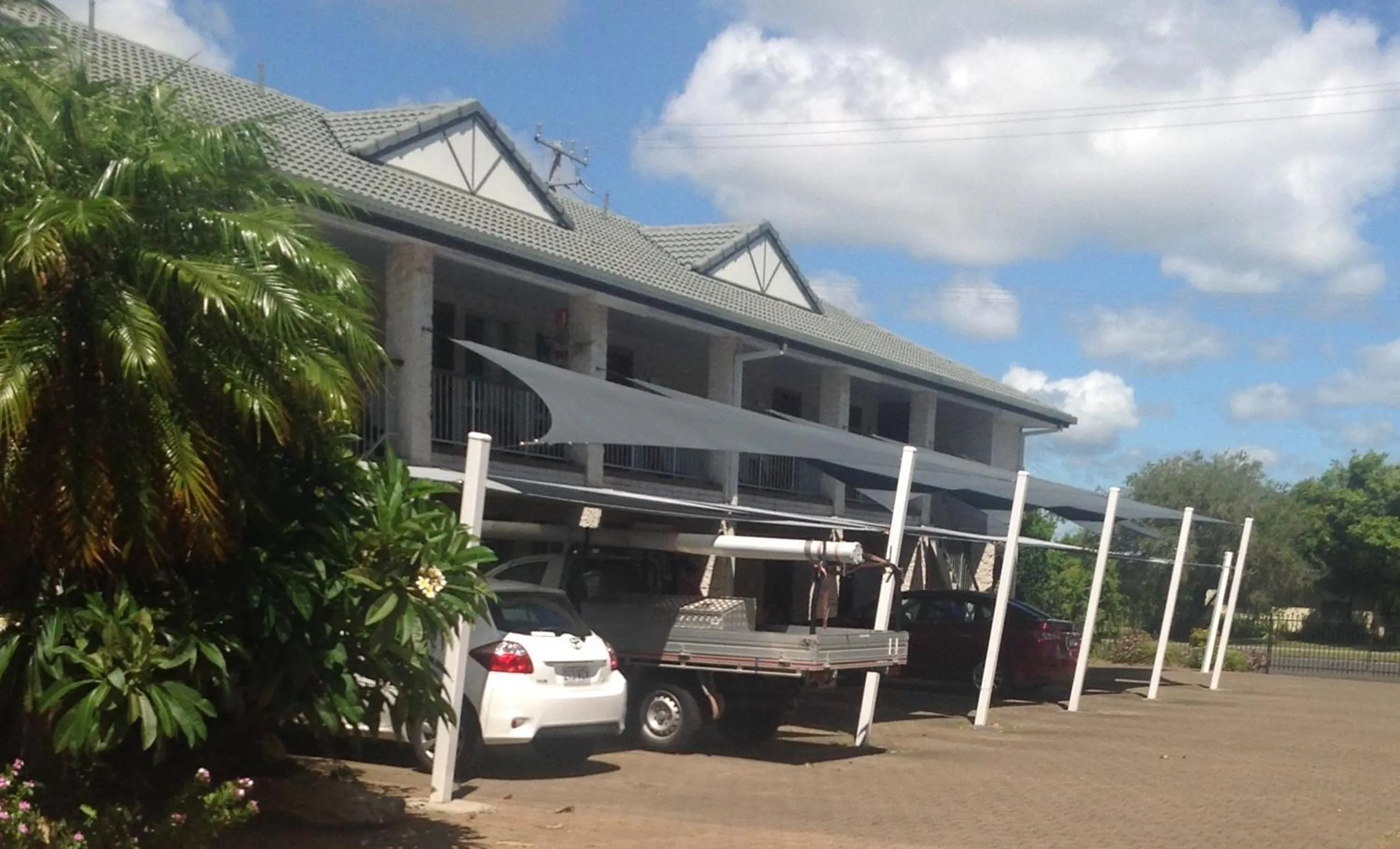 Property building in Avlon Gardens Motel