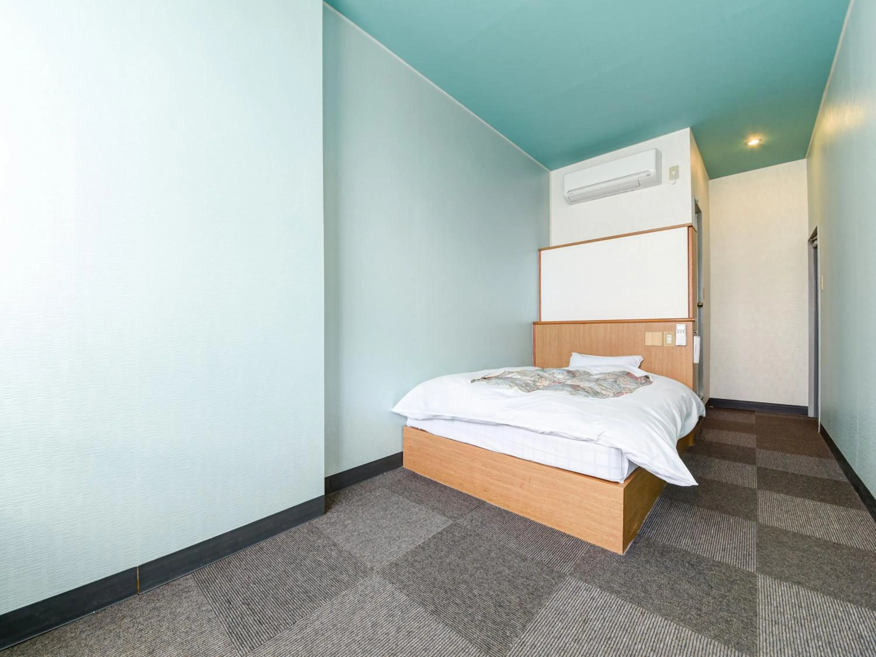 Photo of the whole room, Bed in Business Hotel New Nagawajima