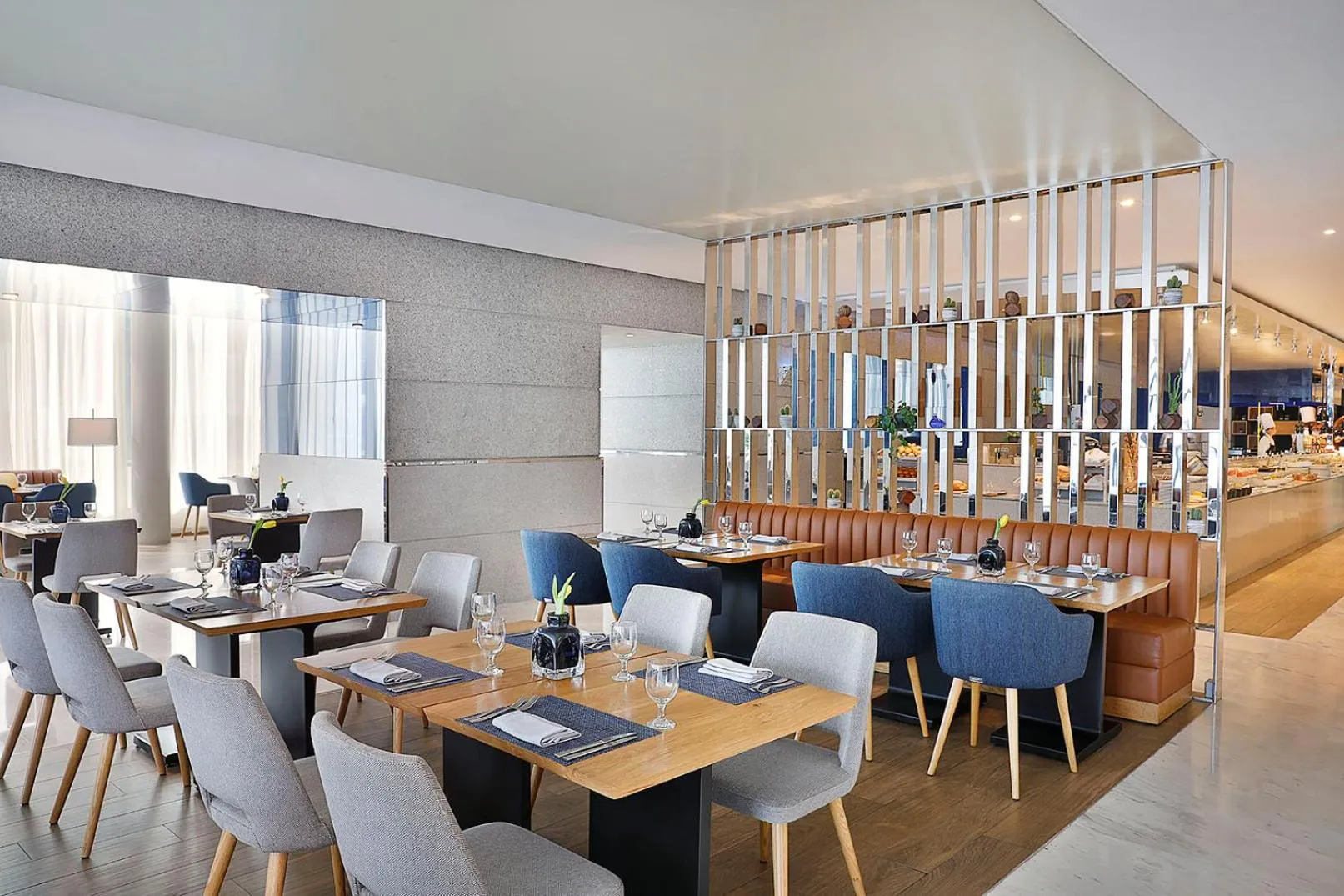 Restaurant/places to eat in Nassima Tower Hotel Apartments