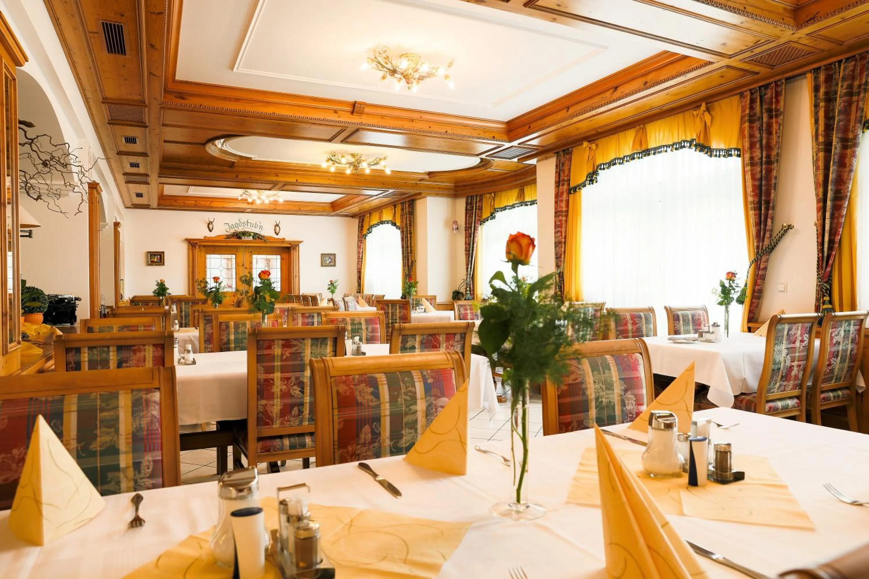 Restaurant/places to eat in Sattelbogener Hof