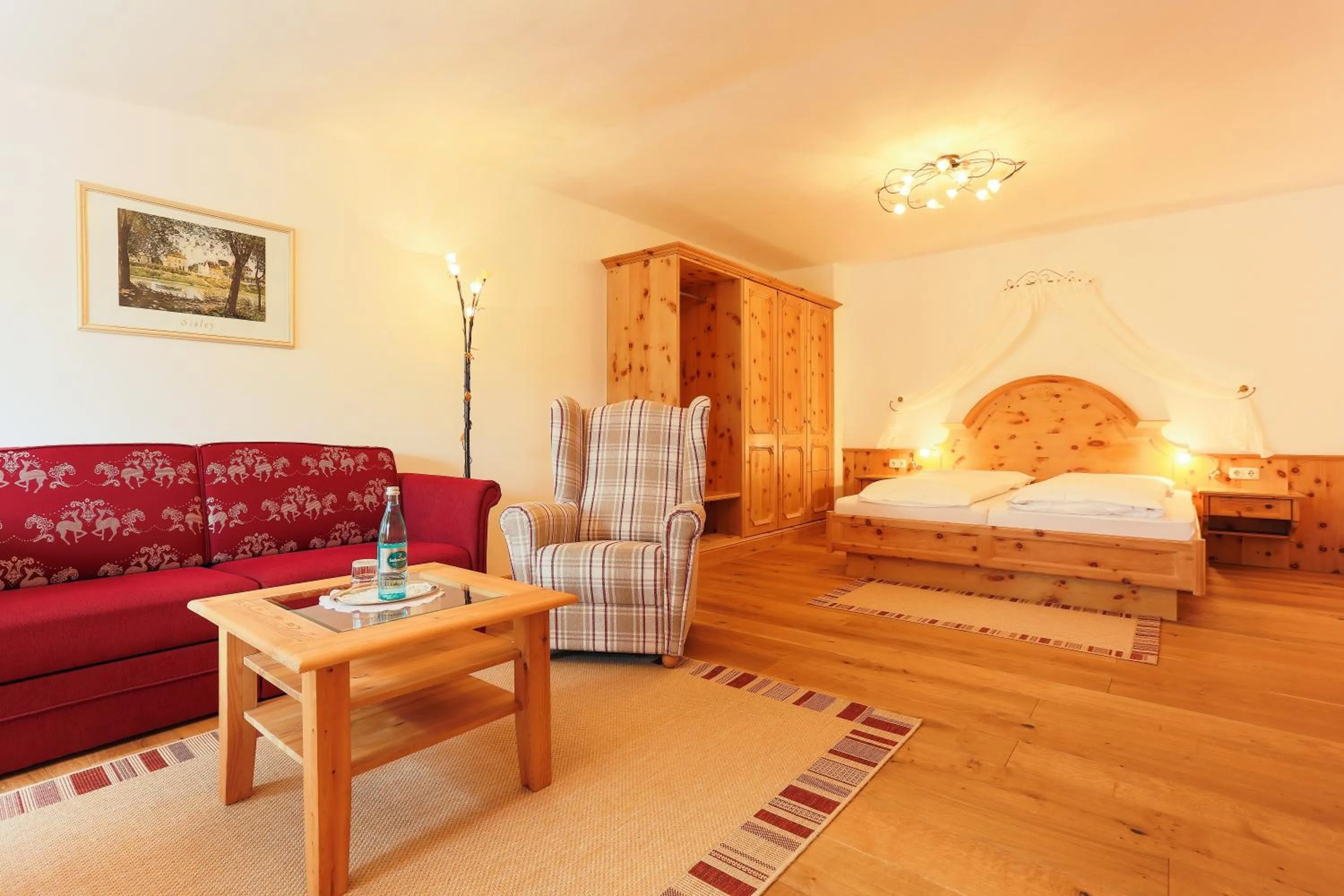 Decorative detail, Bed in Sattelbogener Hof