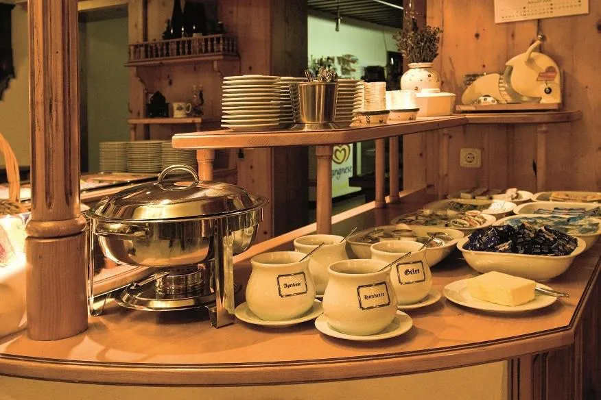 Restaurant/places to eat in Sattelbogener Hof