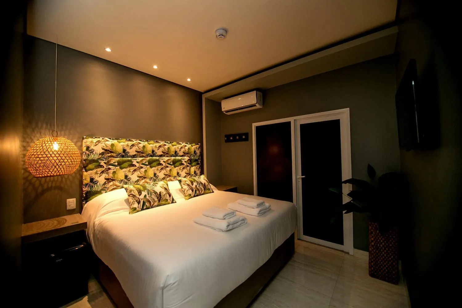 Double Room with Balcony in LG Golden Suites