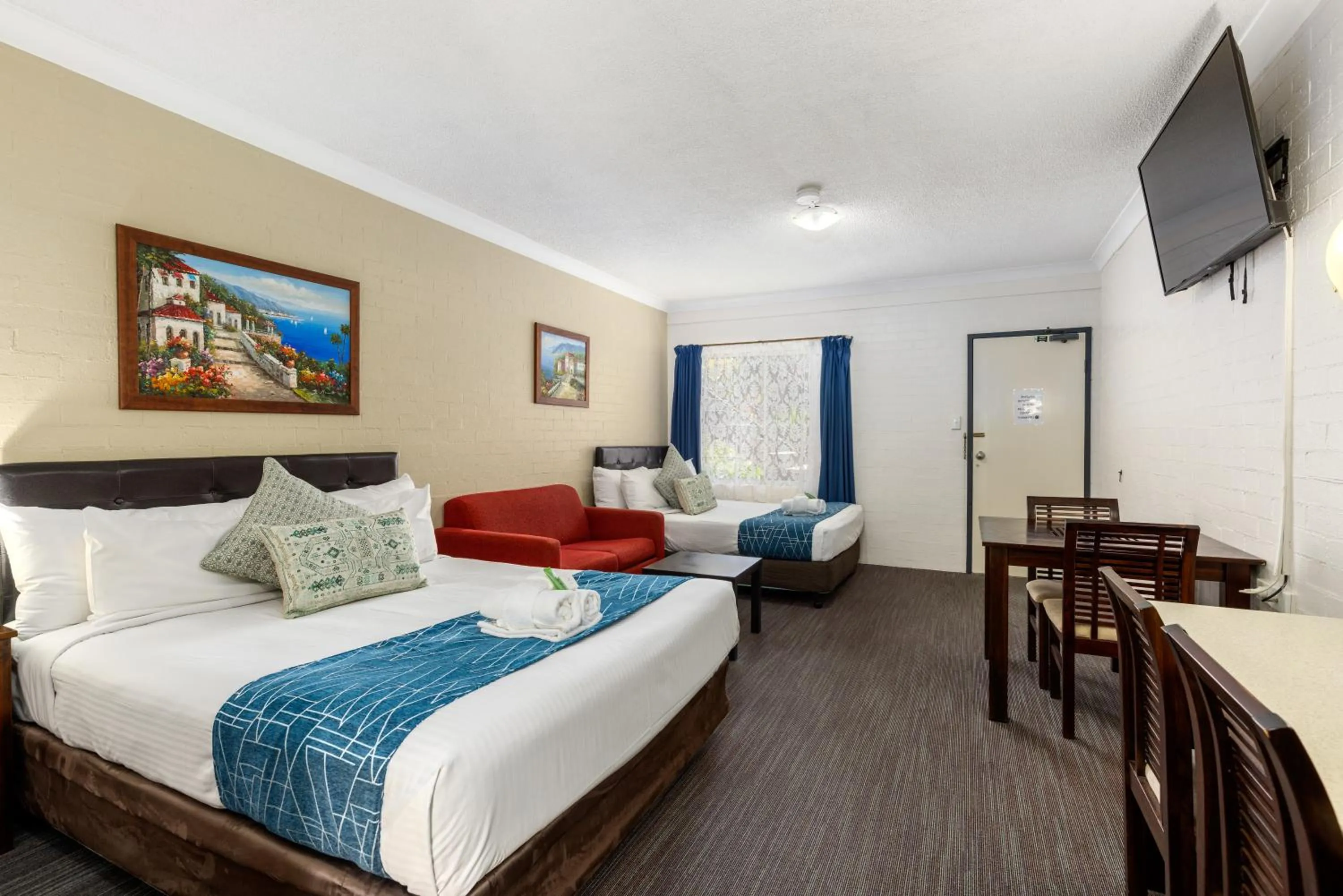 Bed in Sanctuary Resort Motor Inn