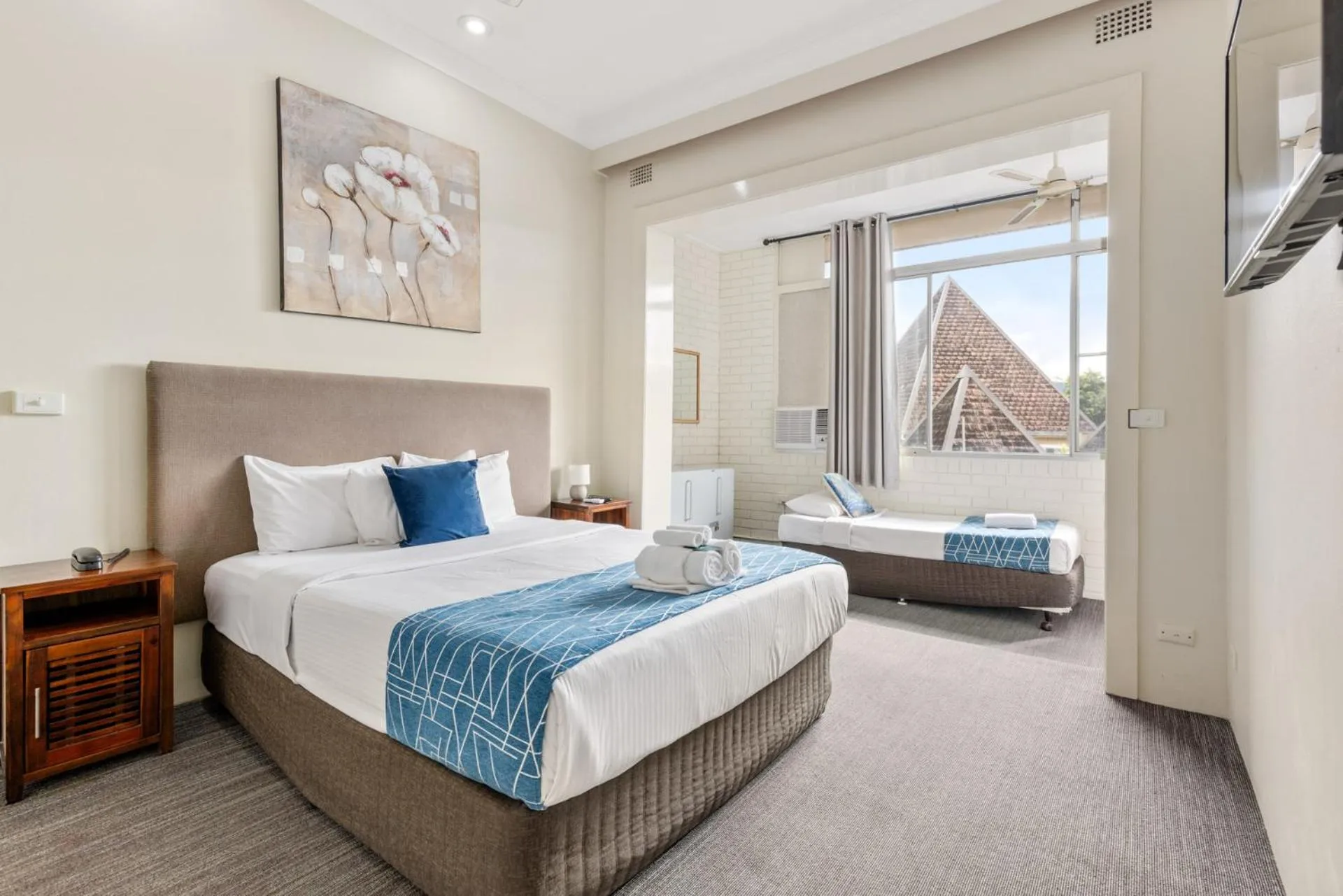 Bed in Sanctuary Resort Motor Inn