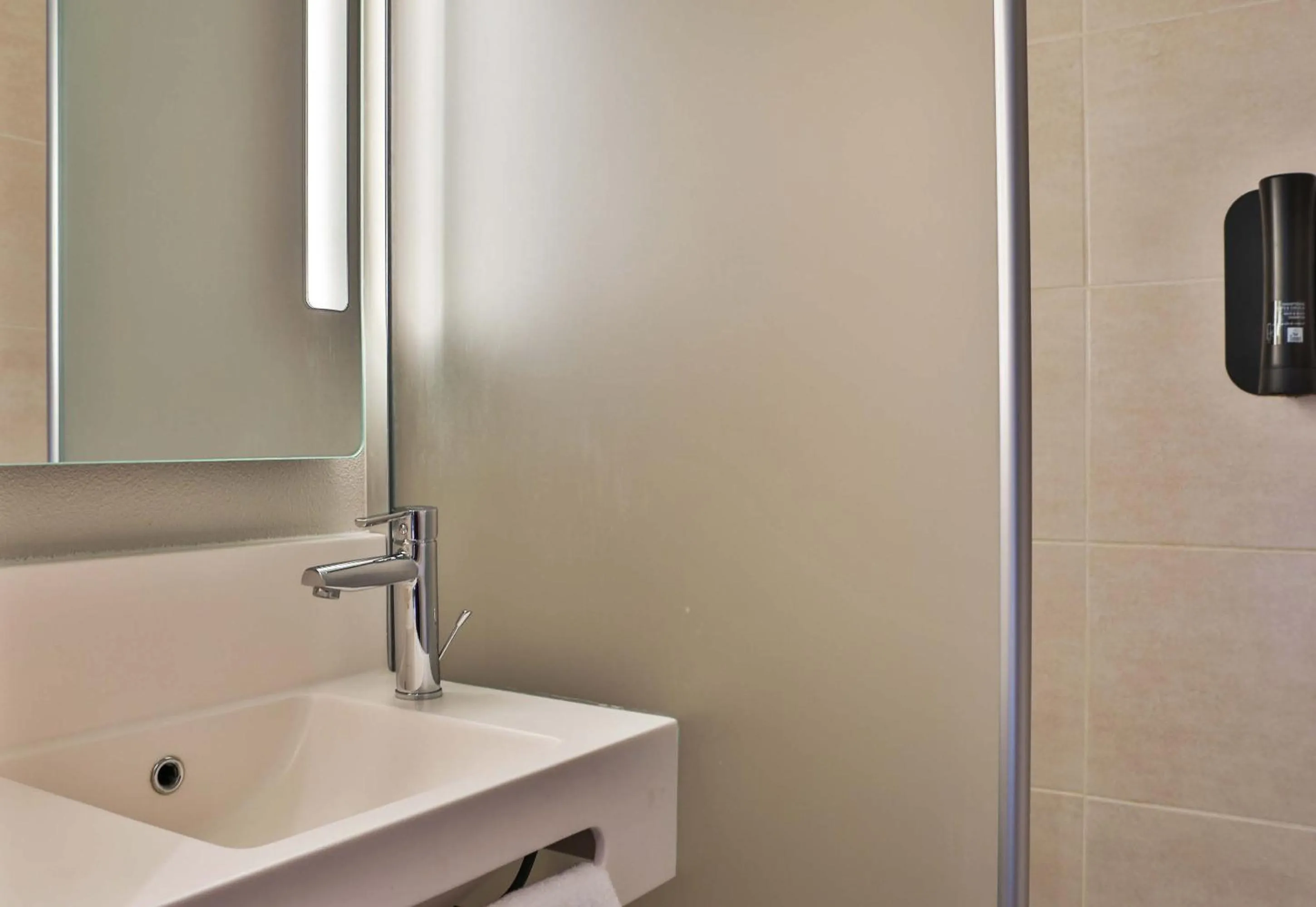 Bathroom in B&B HOTEL Les Herbiers