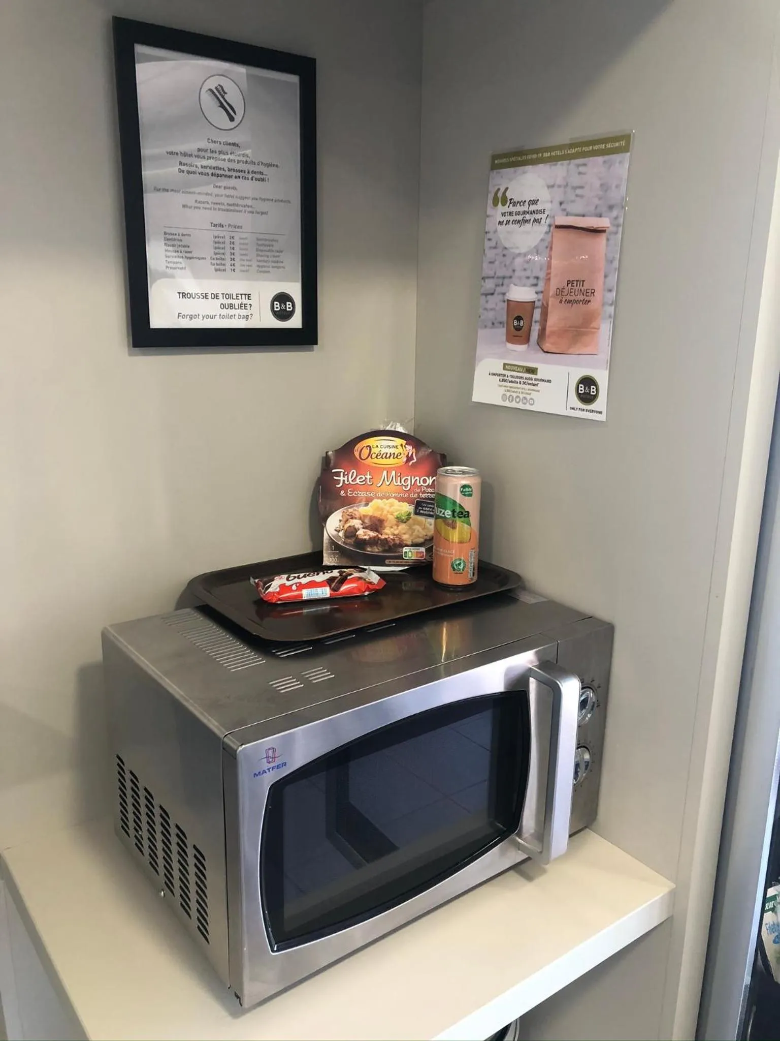 Food and drinks in B&B HOTEL Les Herbiers