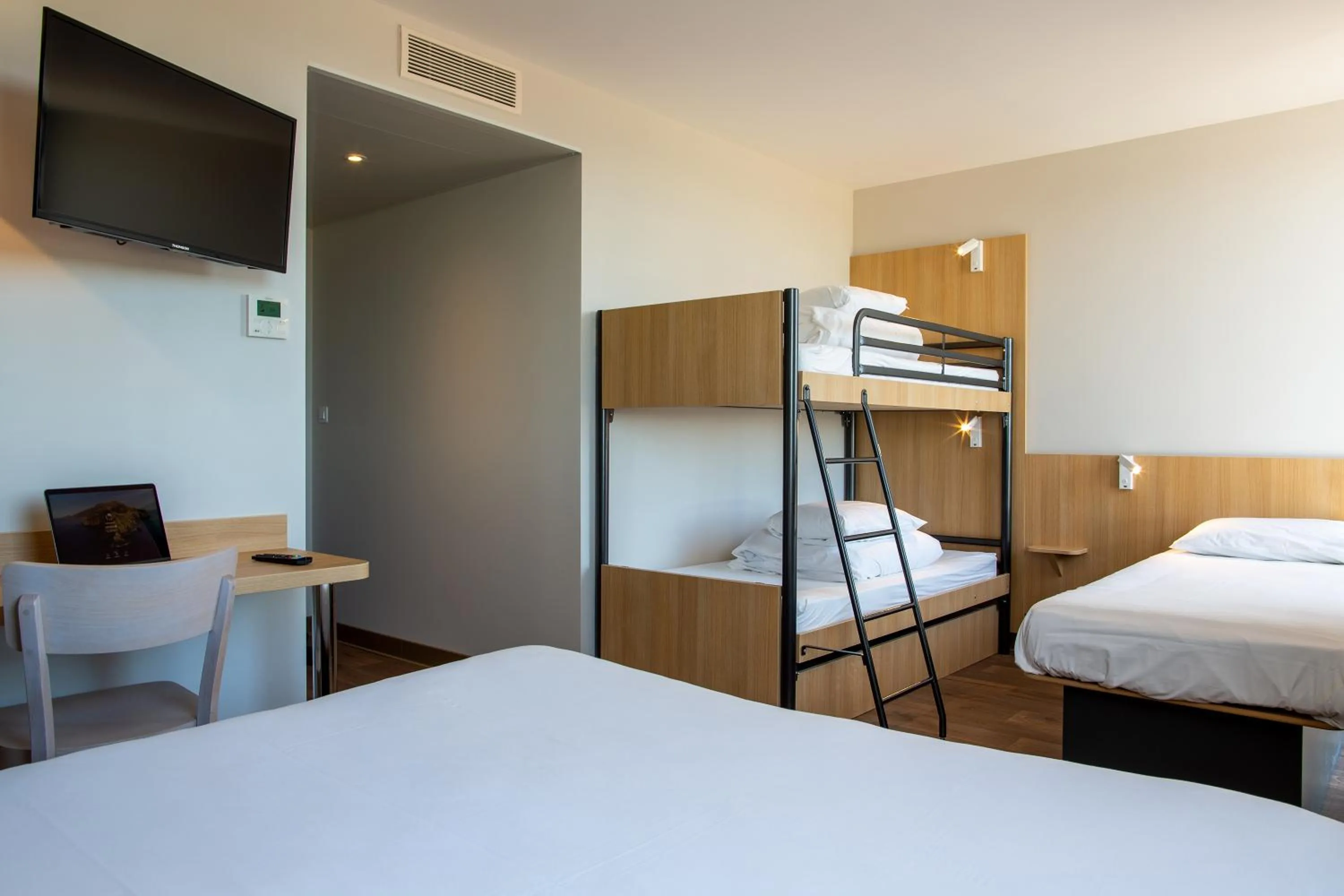 Bedroom, Bed in B&B HOTEL Les Herbiers