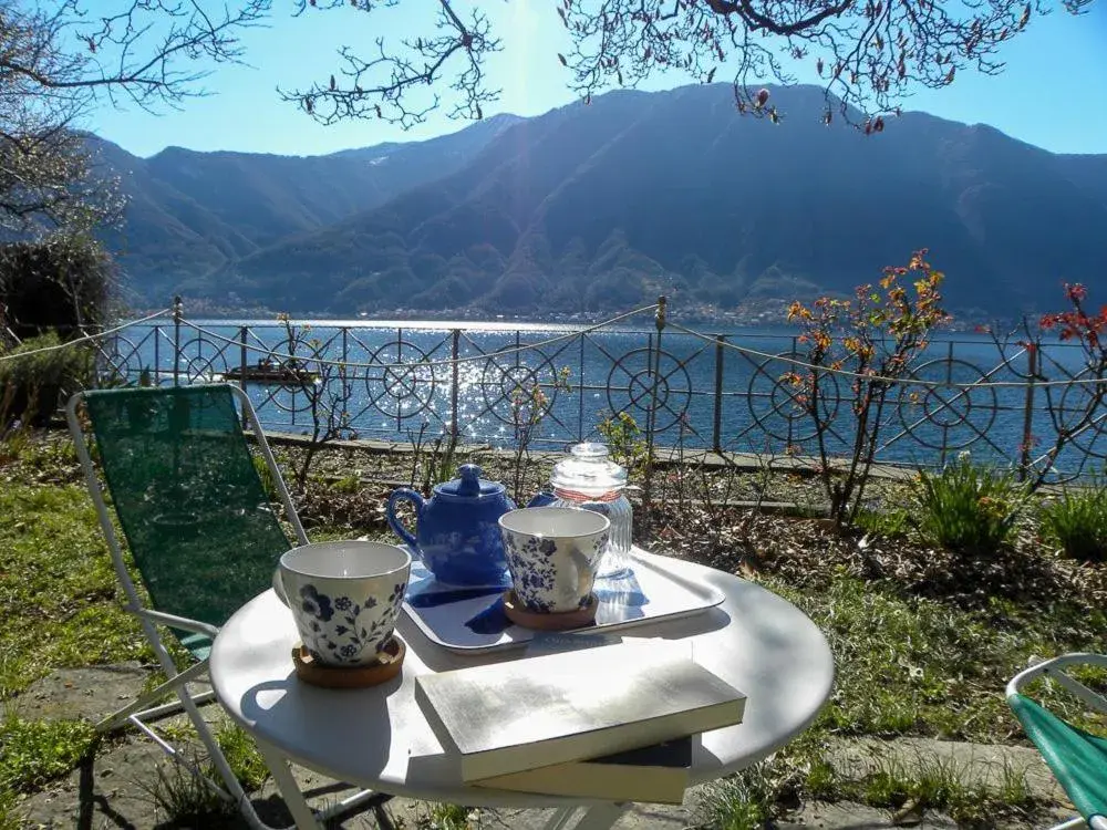 Island Garden - Ossuccio, Tremezzina by LoveComo Island Garden - Ossuccio, Tremezzina by LoveComo