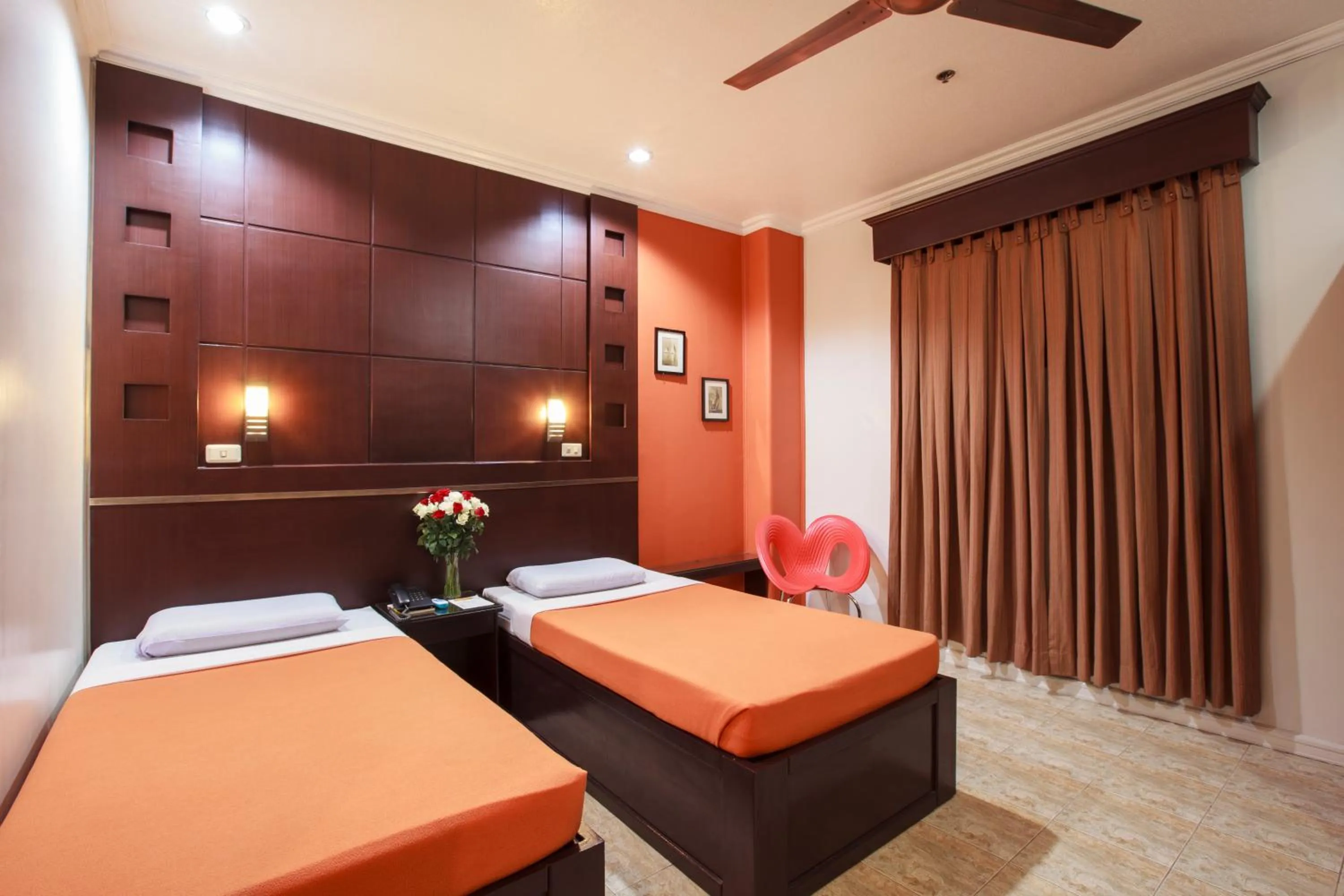 Bed in Paladin Hotel