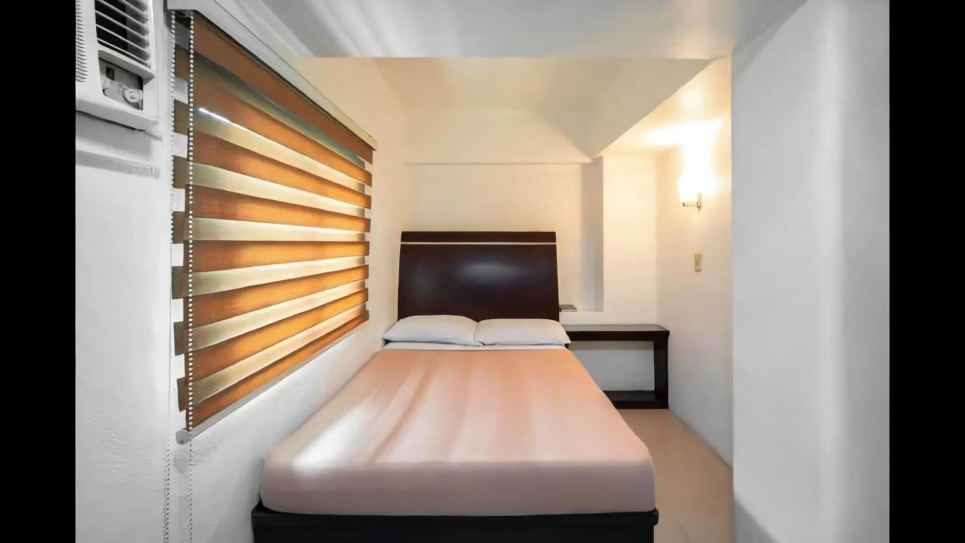 Bed in Paladin Hotel