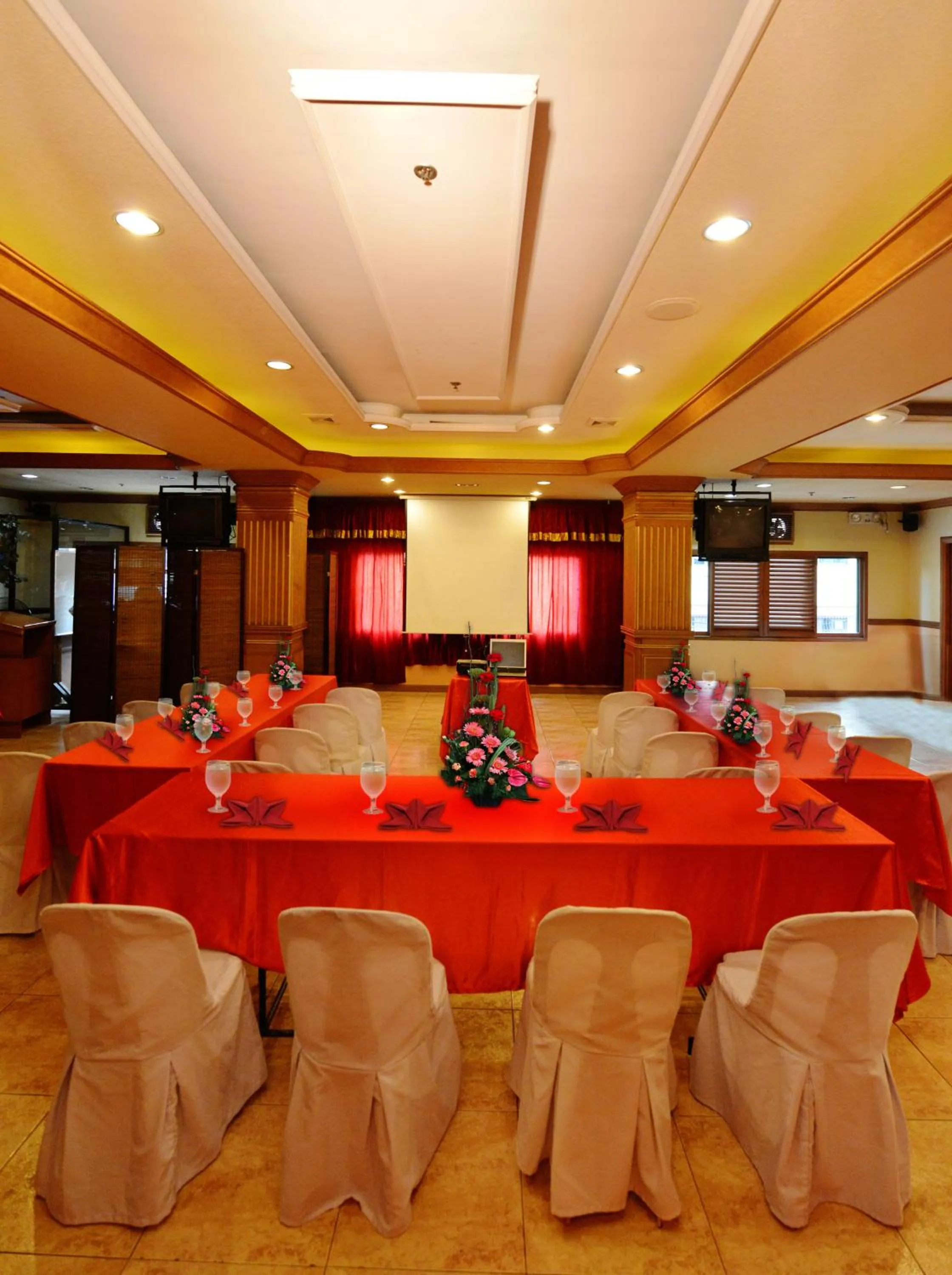 Business facilities in Paladin Hotel