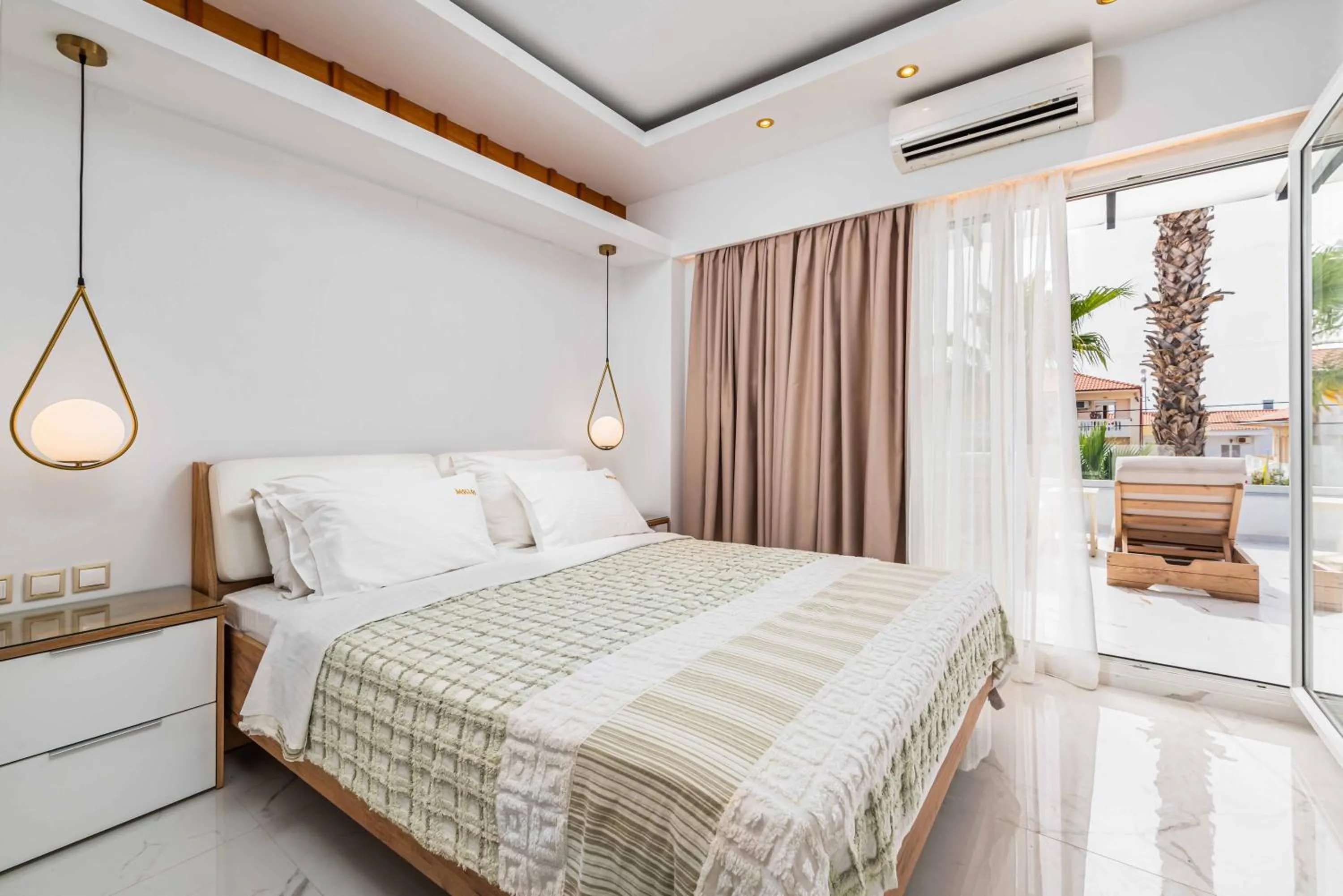 Bed in Hotel Aeollos