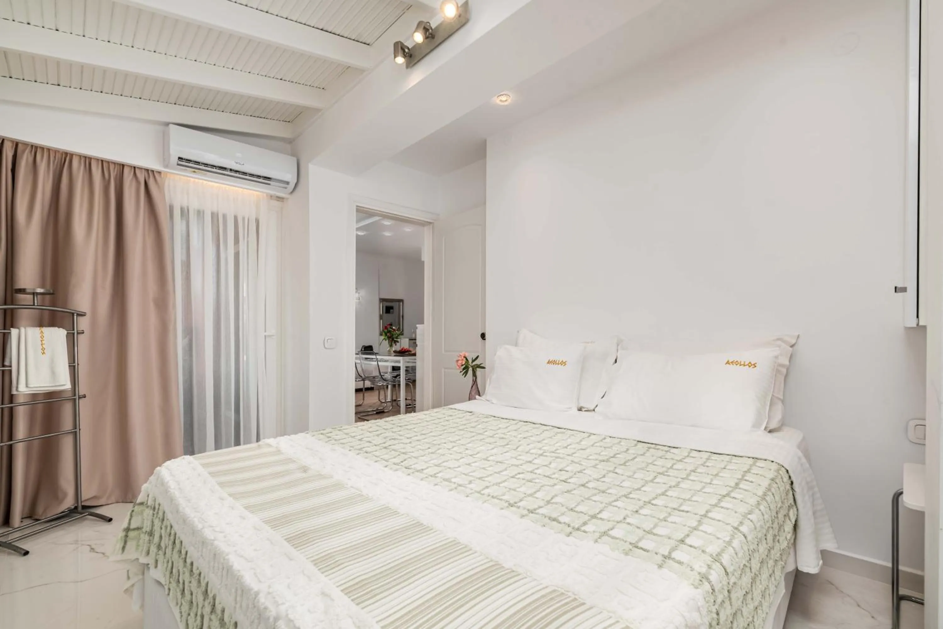 Bed in Hotel Aeollos