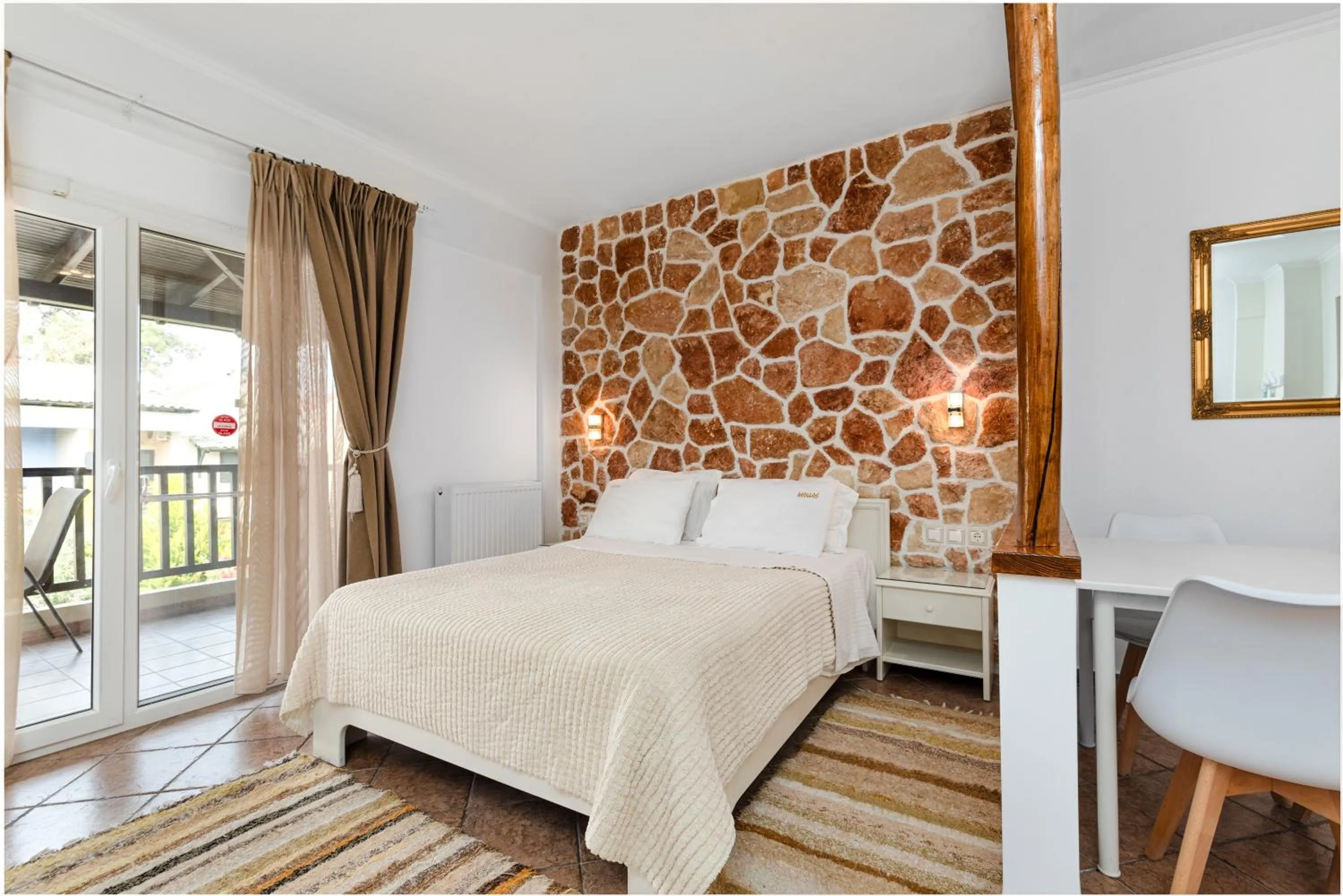 Bed in Hotel Aeollos