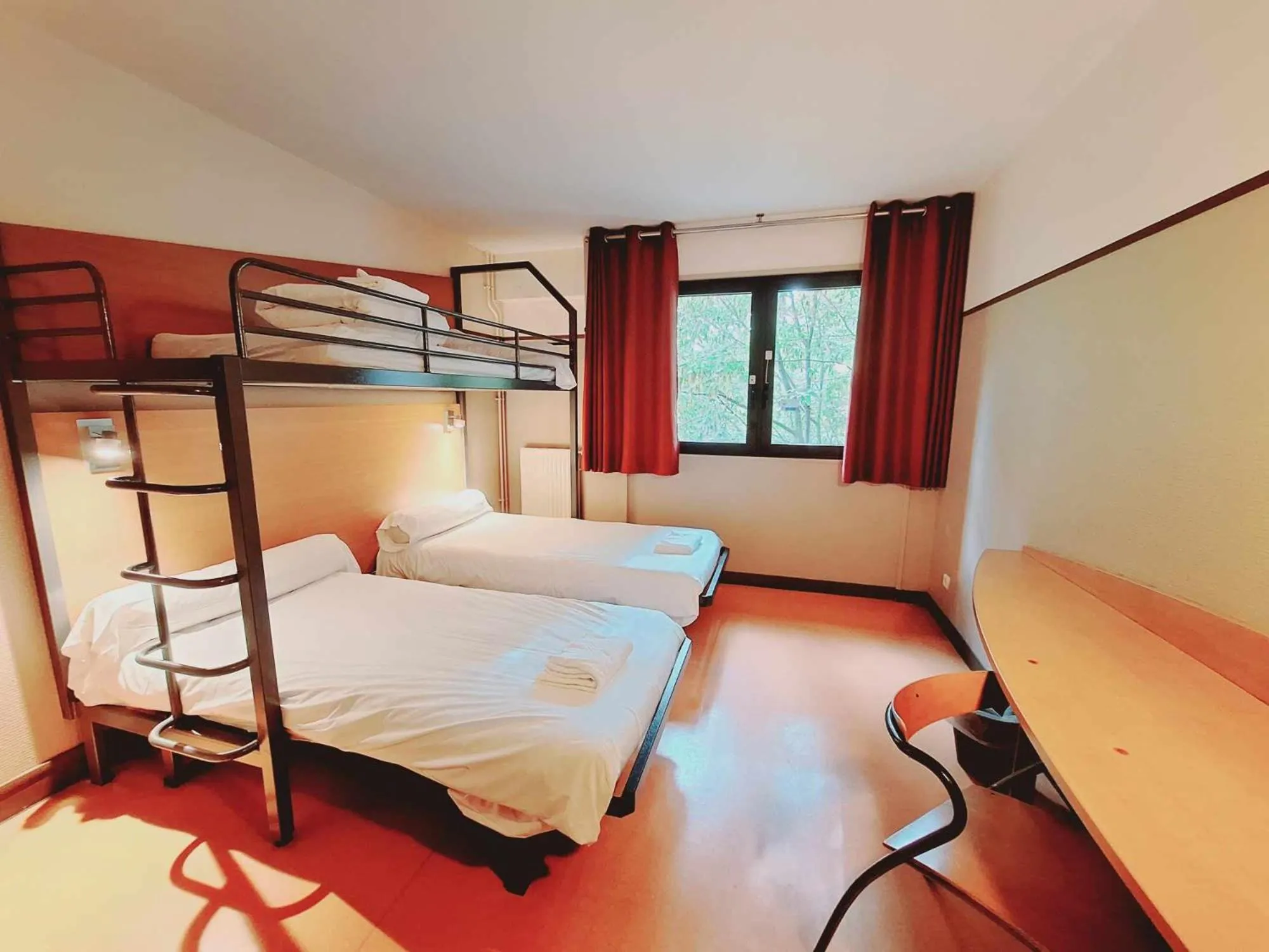Bedroom, Bed in CIS de Champagne - Ethic Etapes