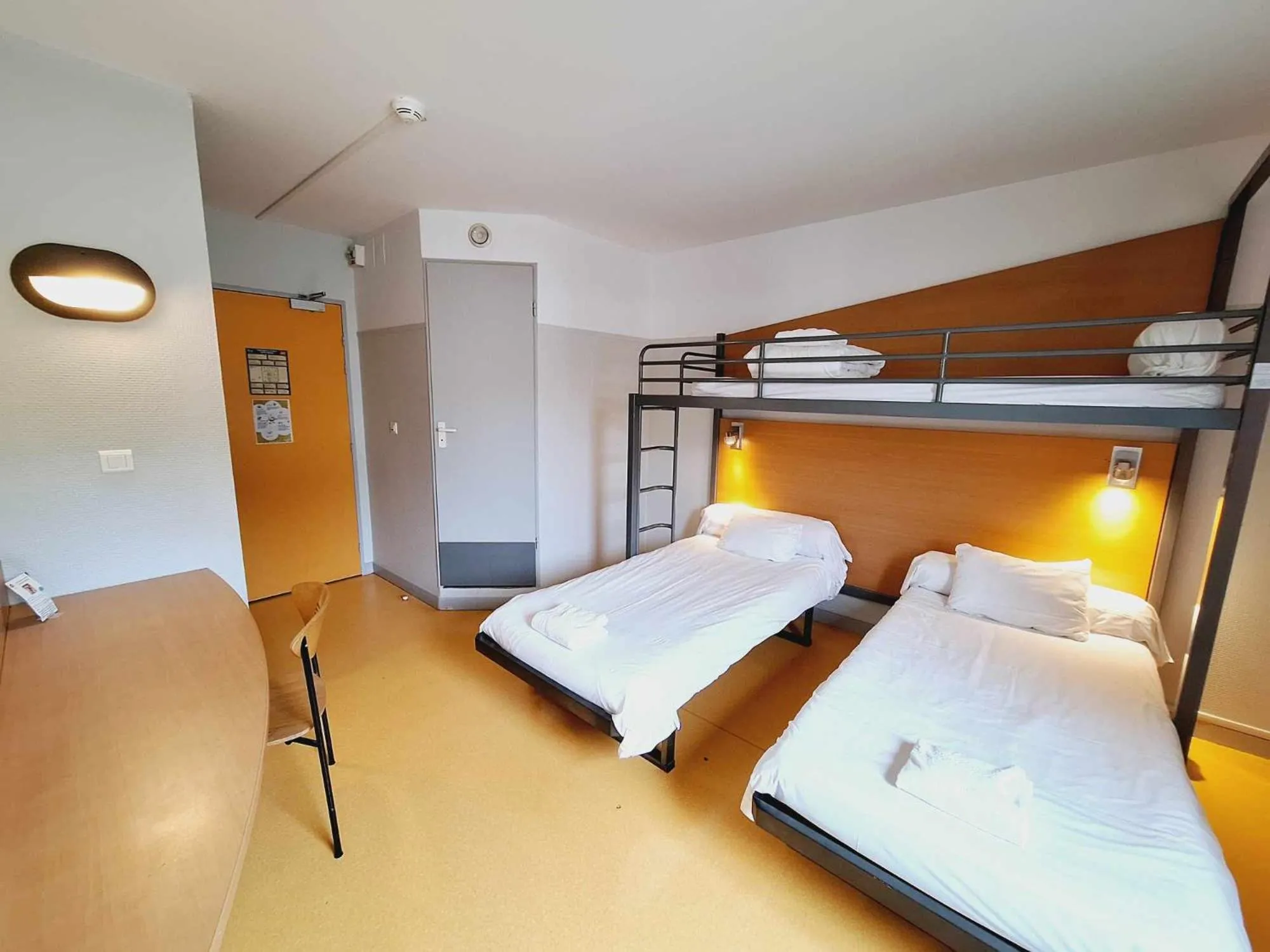 Bedroom, Bed in CIS de Champagne - Ethic Etapes