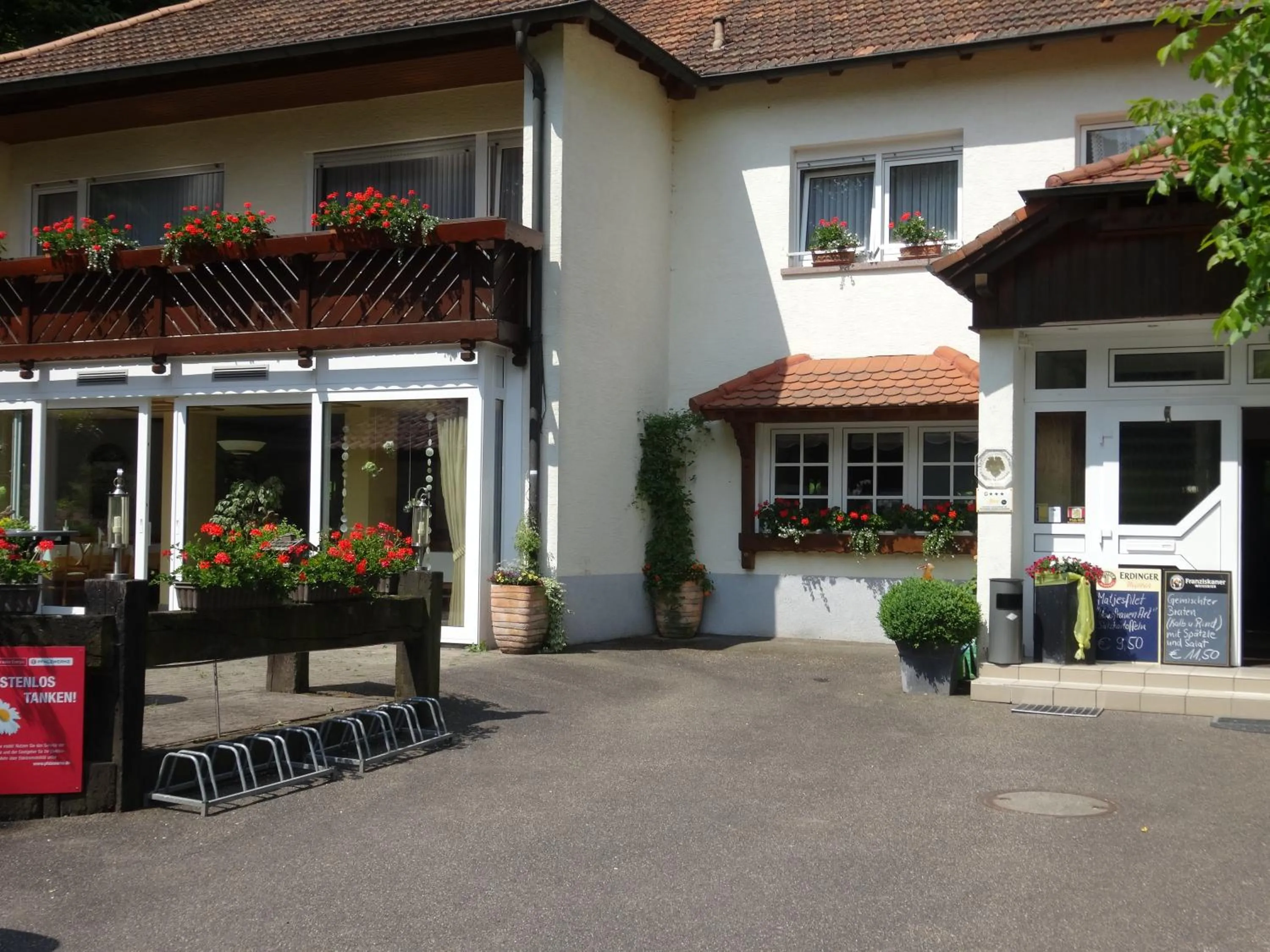 Facade/entrance in Gasthof Waldeslust