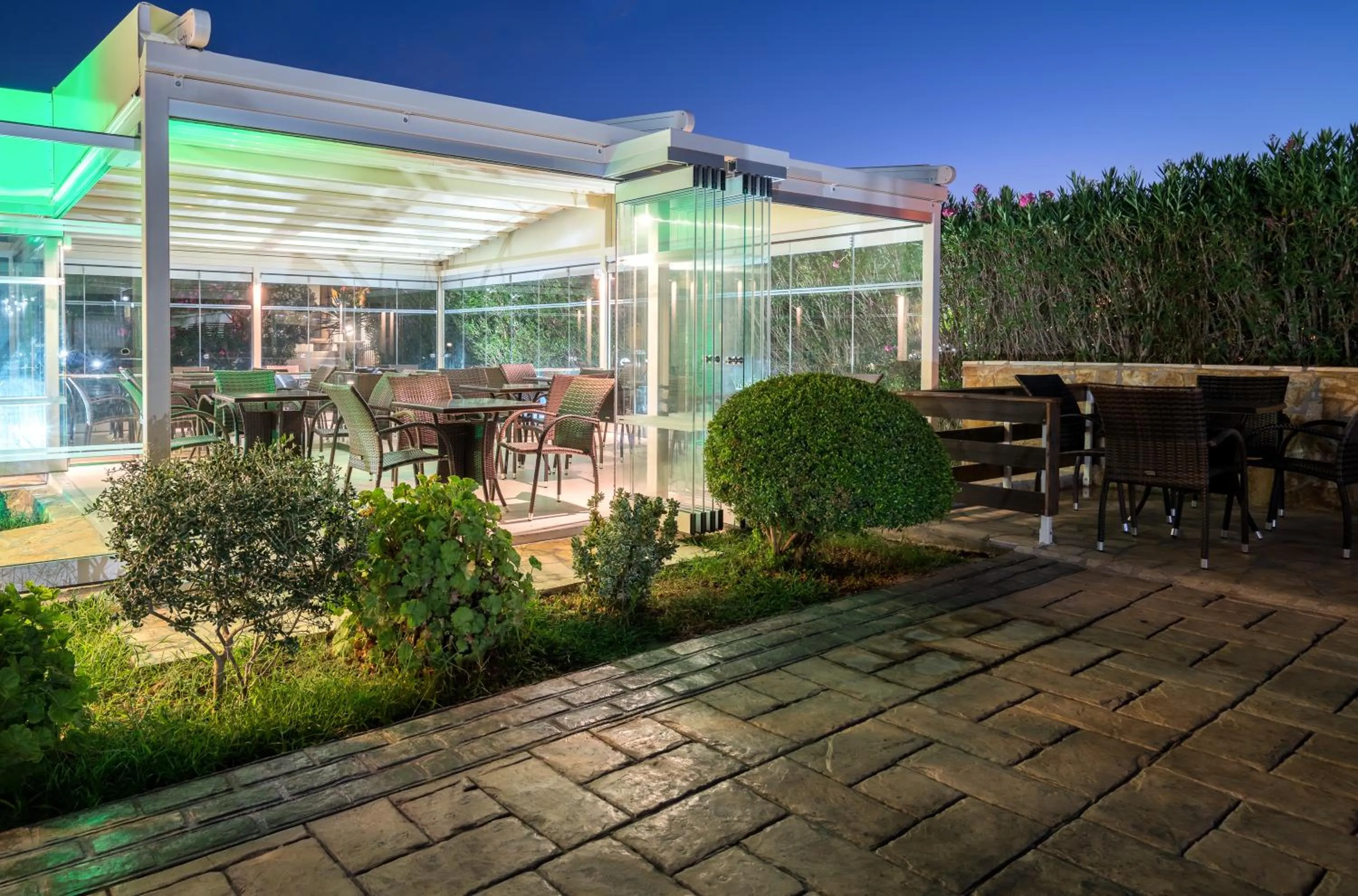 Area and facilities in Golden Sun Hotel