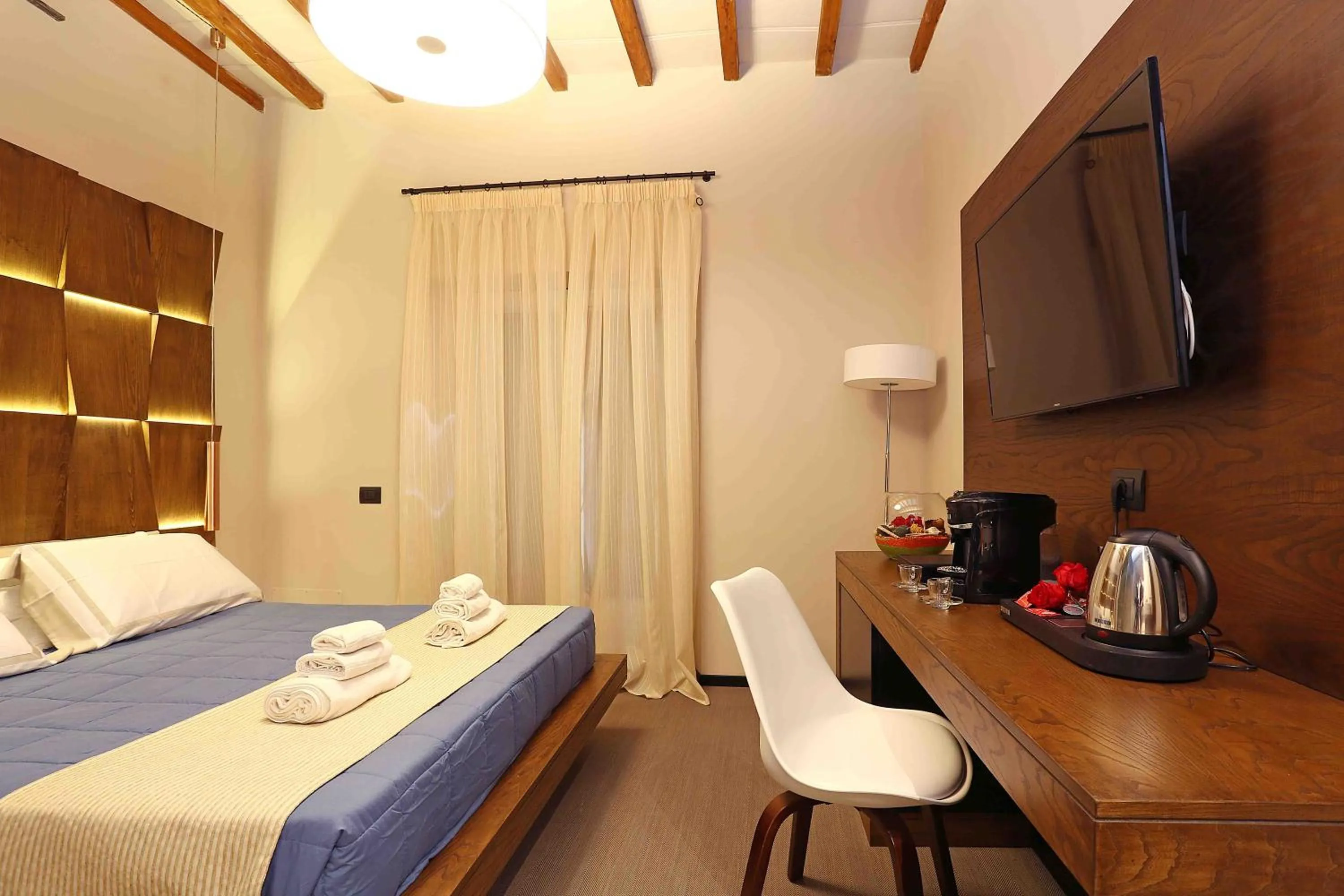 Photo of the whole room, Bed in Unicum Vite